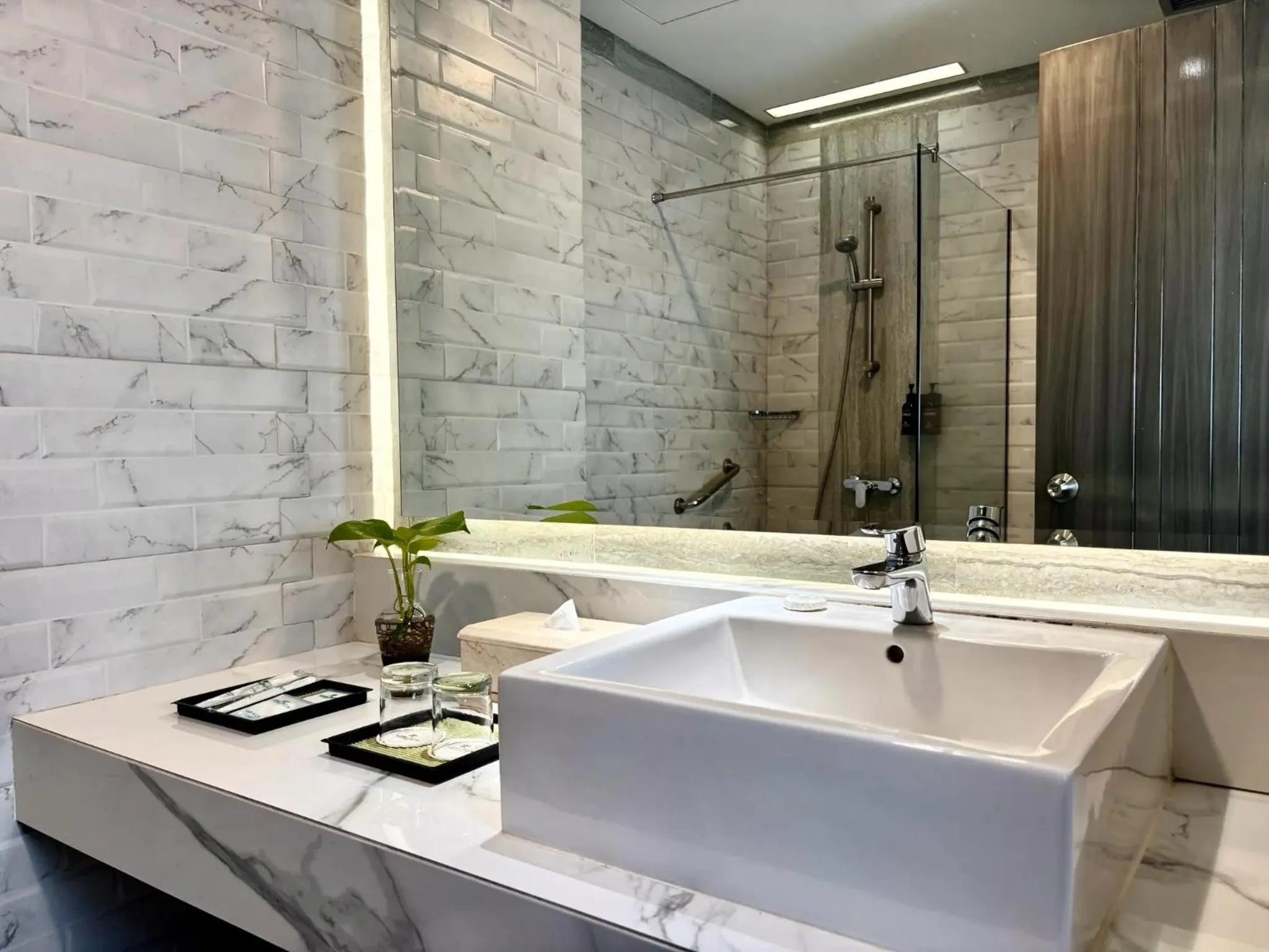 Bathroom in Royal Palm Hotel & Conference Center Cengkareng