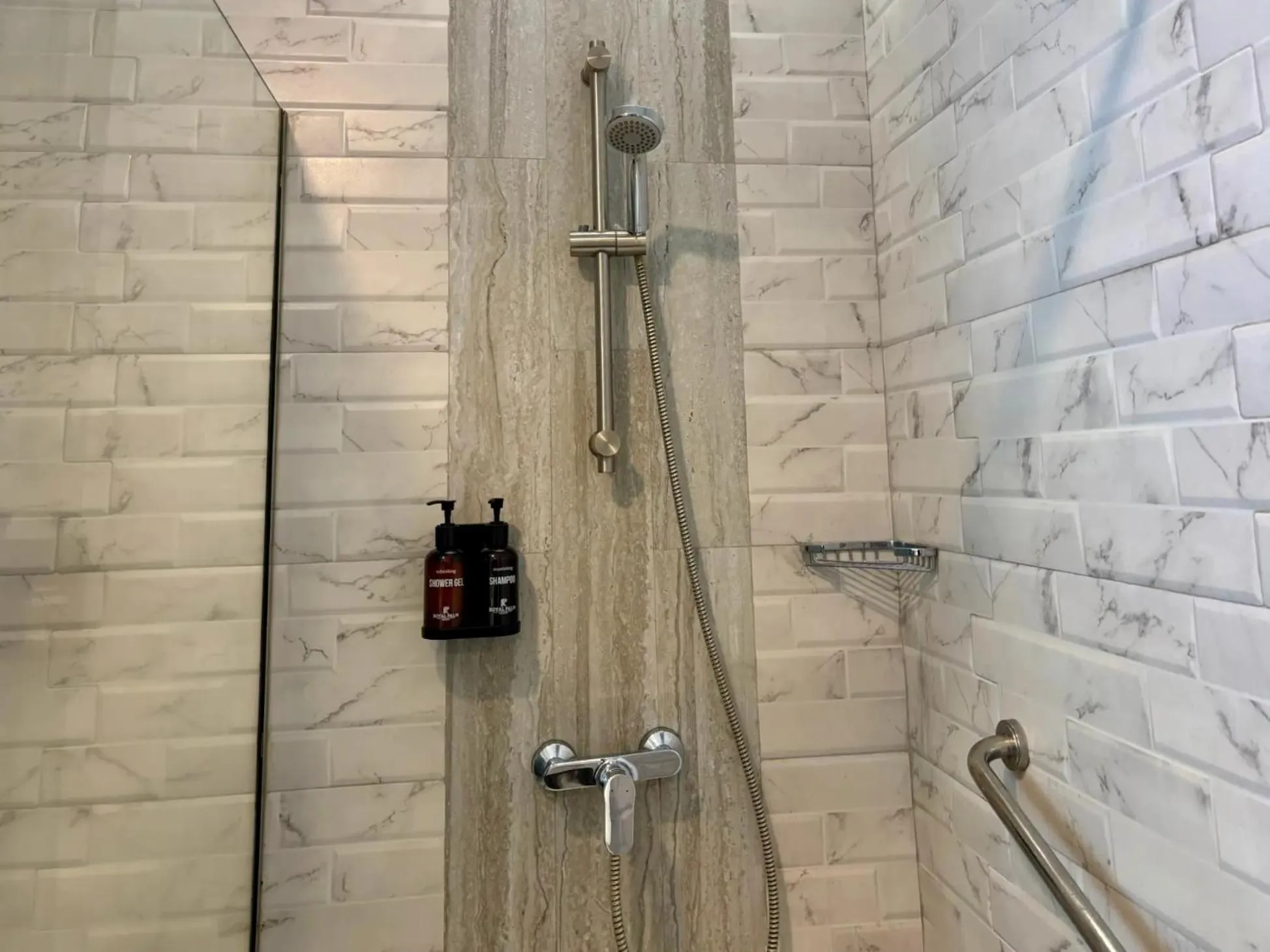 Bathroom in Royal Palm Hotel & Conference Center Cengkareng