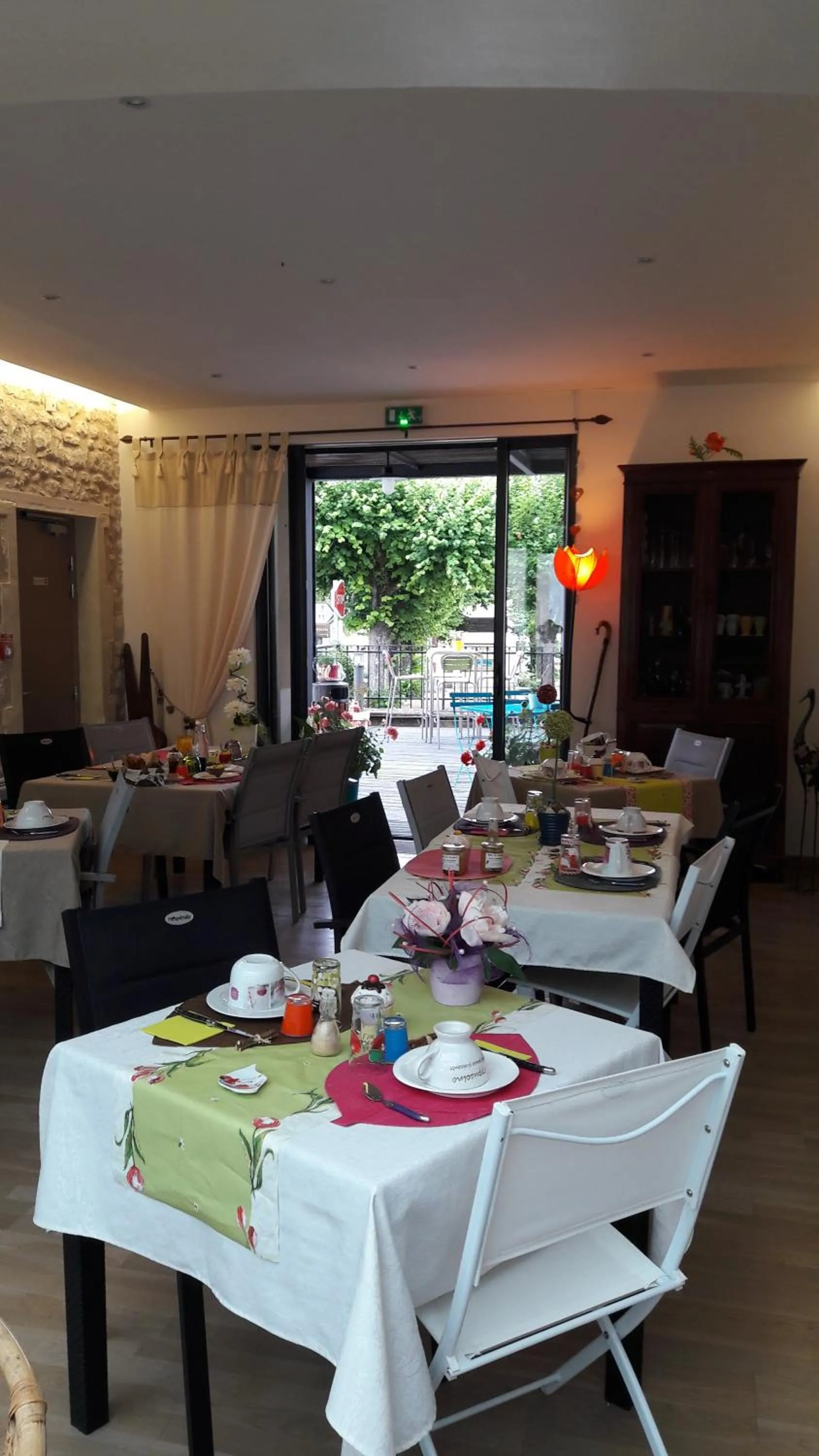 Communal lounge/ TV room in Au Bosquet Fleuri