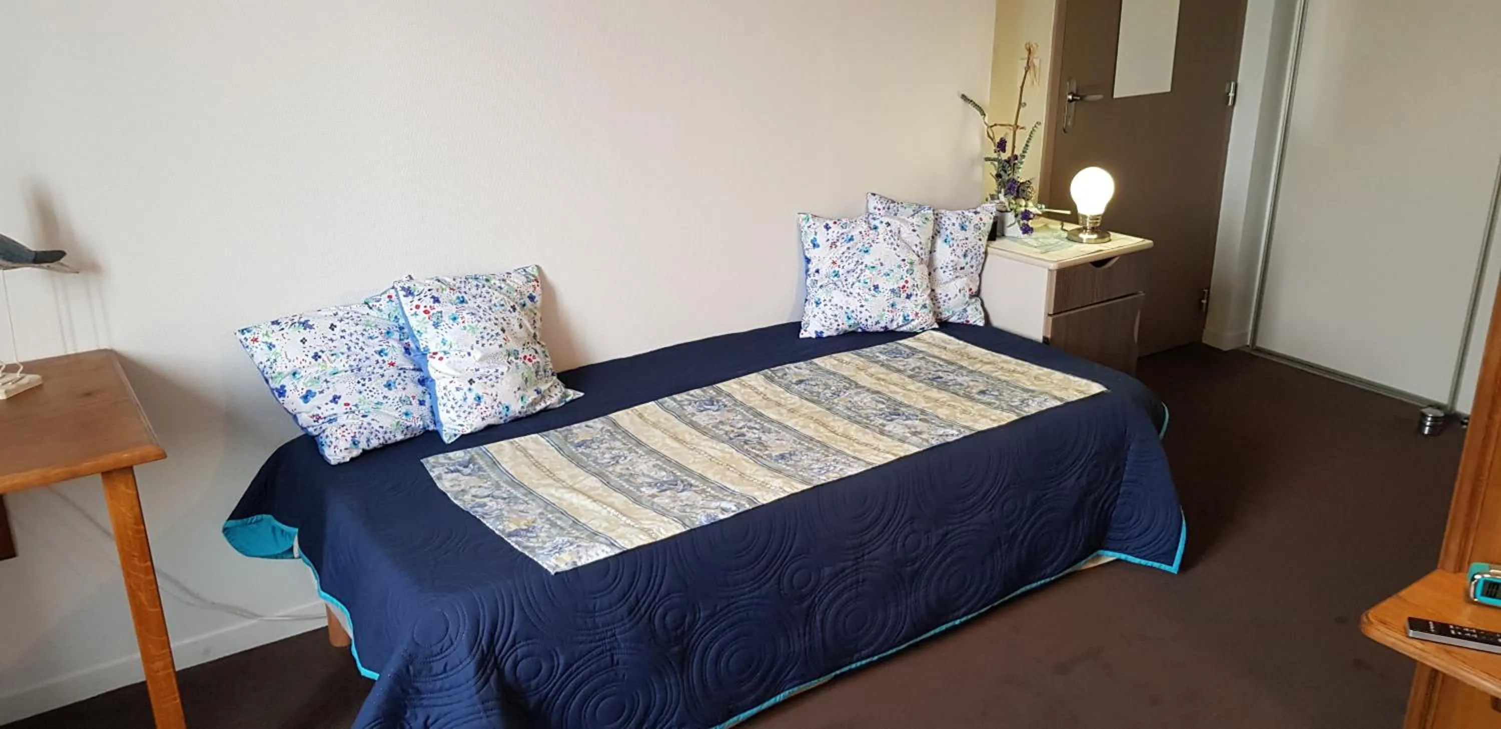 Decorative detail, Bed in Au Bosquet Fleuri