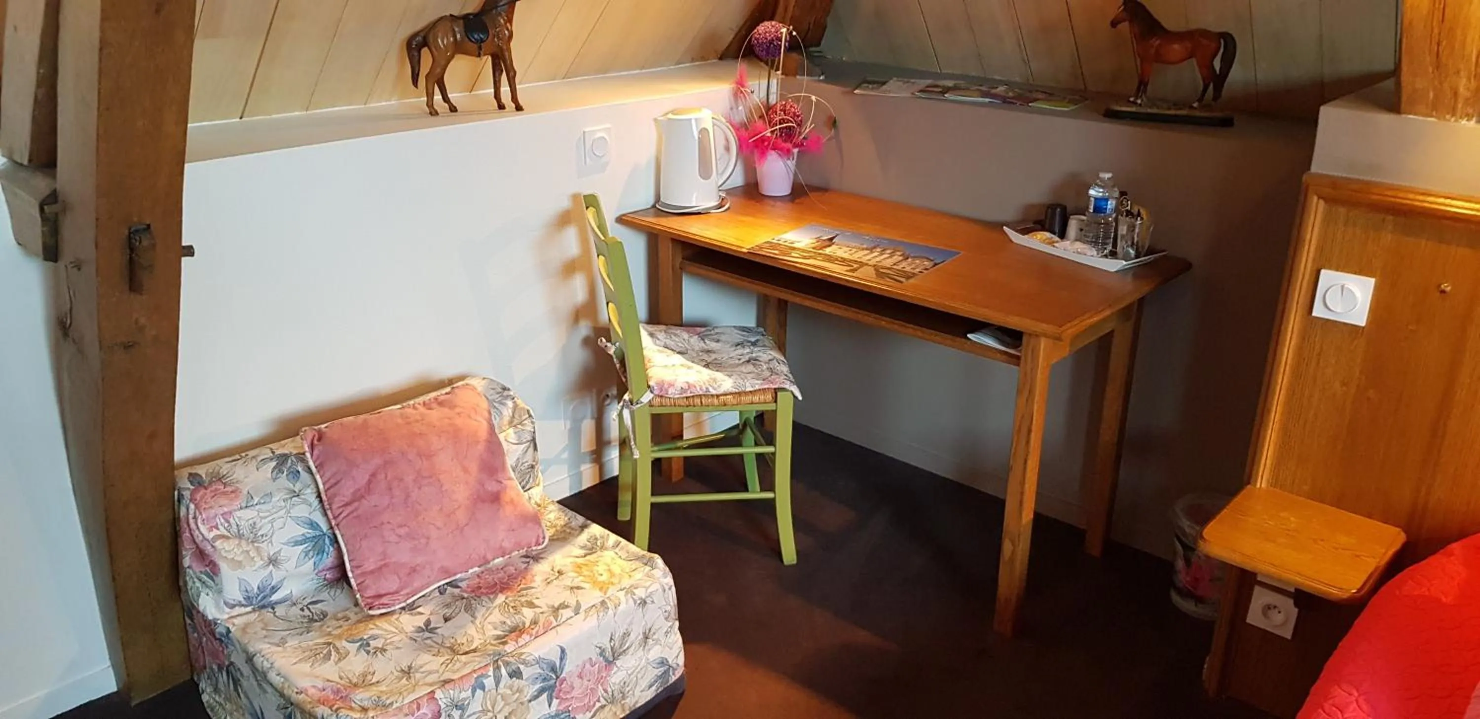 Seating area in Au Bosquet Fleuri