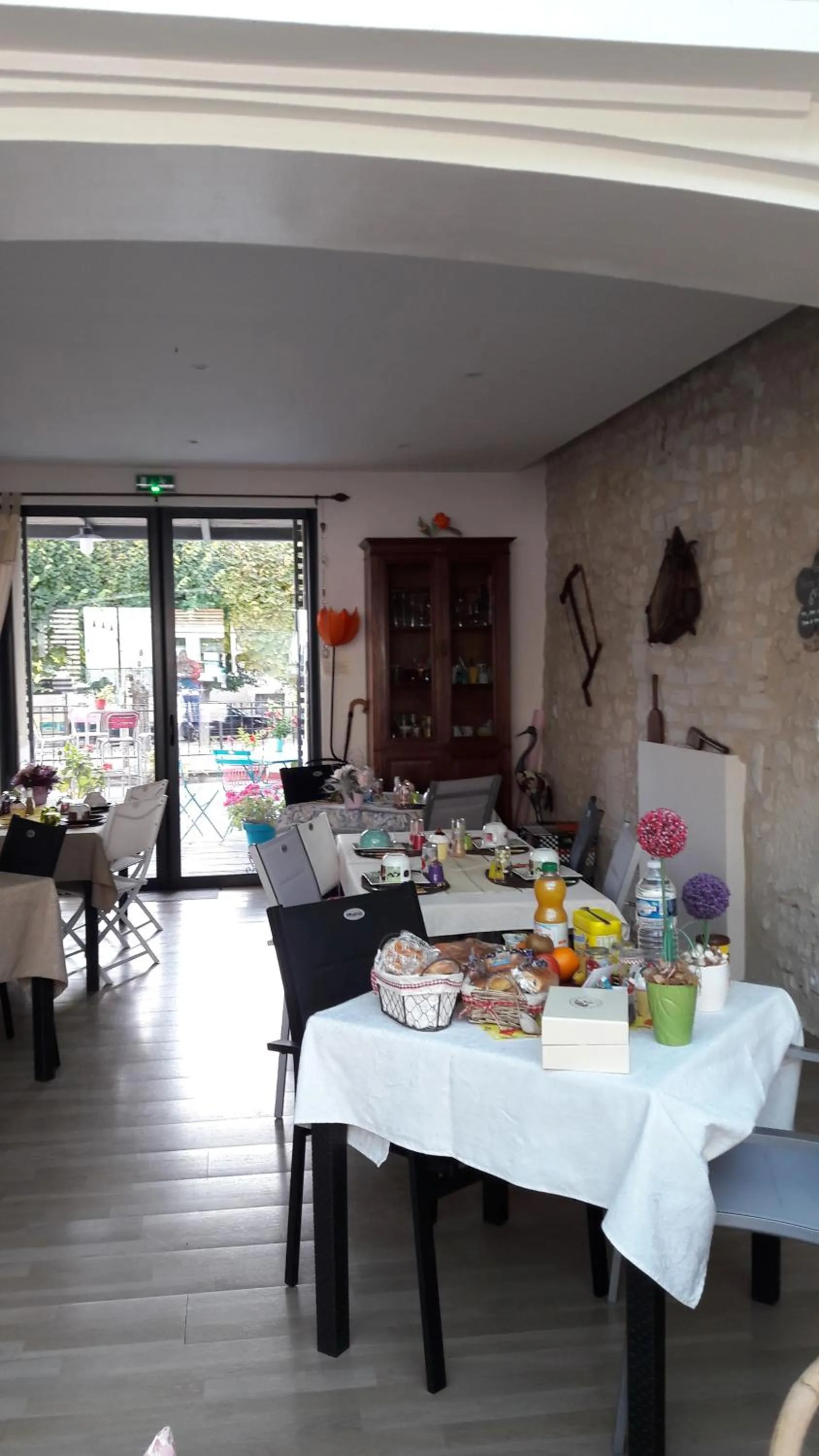 Communal lounge/ TV room in Au Bosquet Fleuri