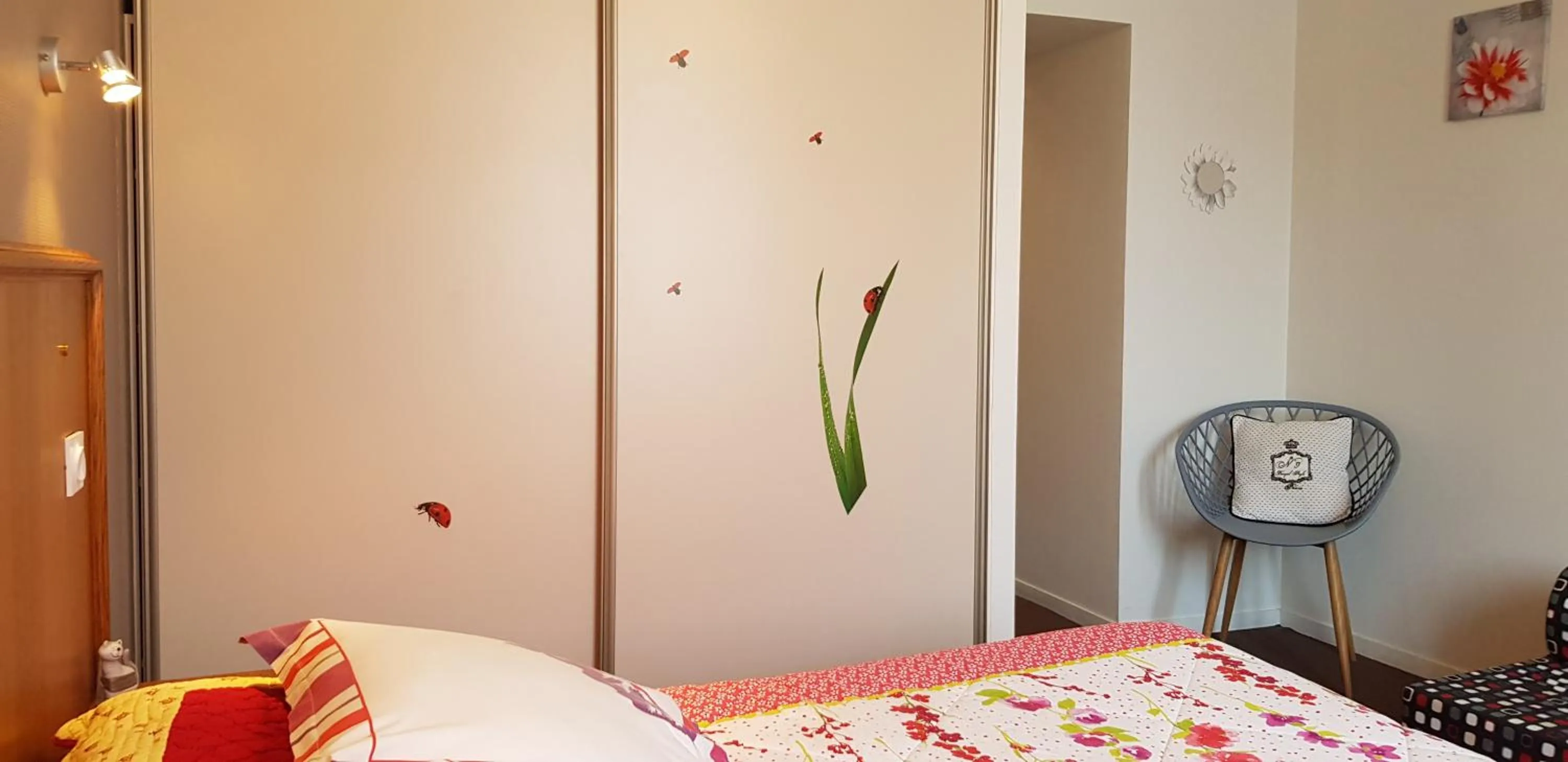 Photo of the whole room, Bed in Au Bosquet Fleuri