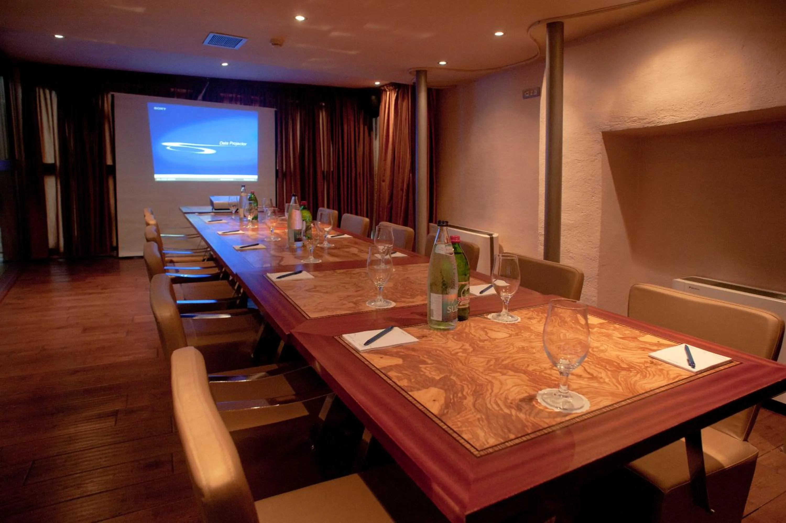 Business facilities in Boutique Hotel Astoria