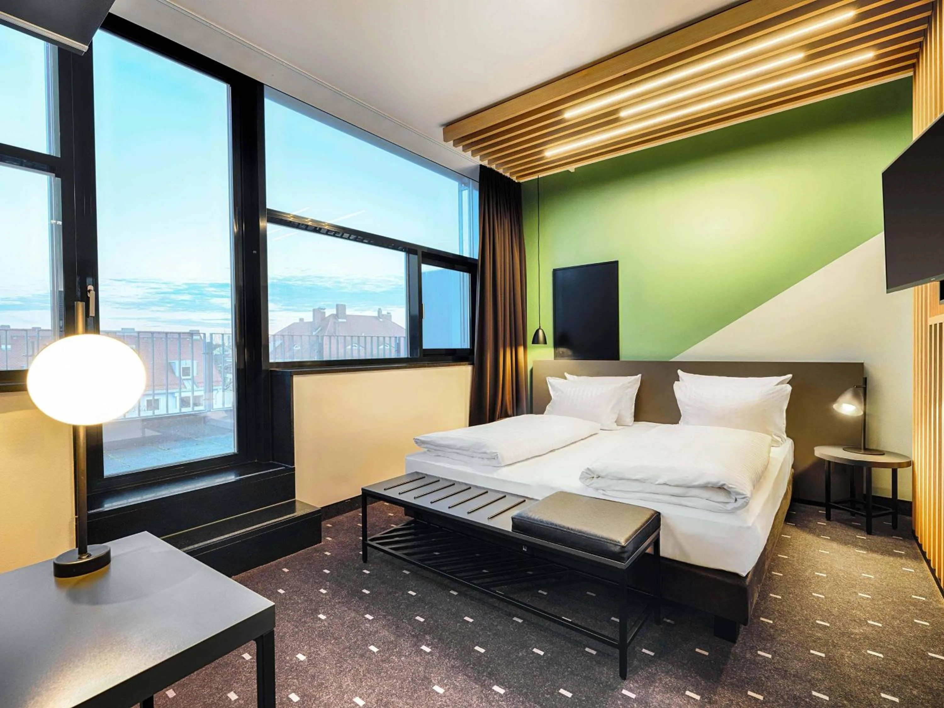 Bed in B&B Hotel München-Moosach