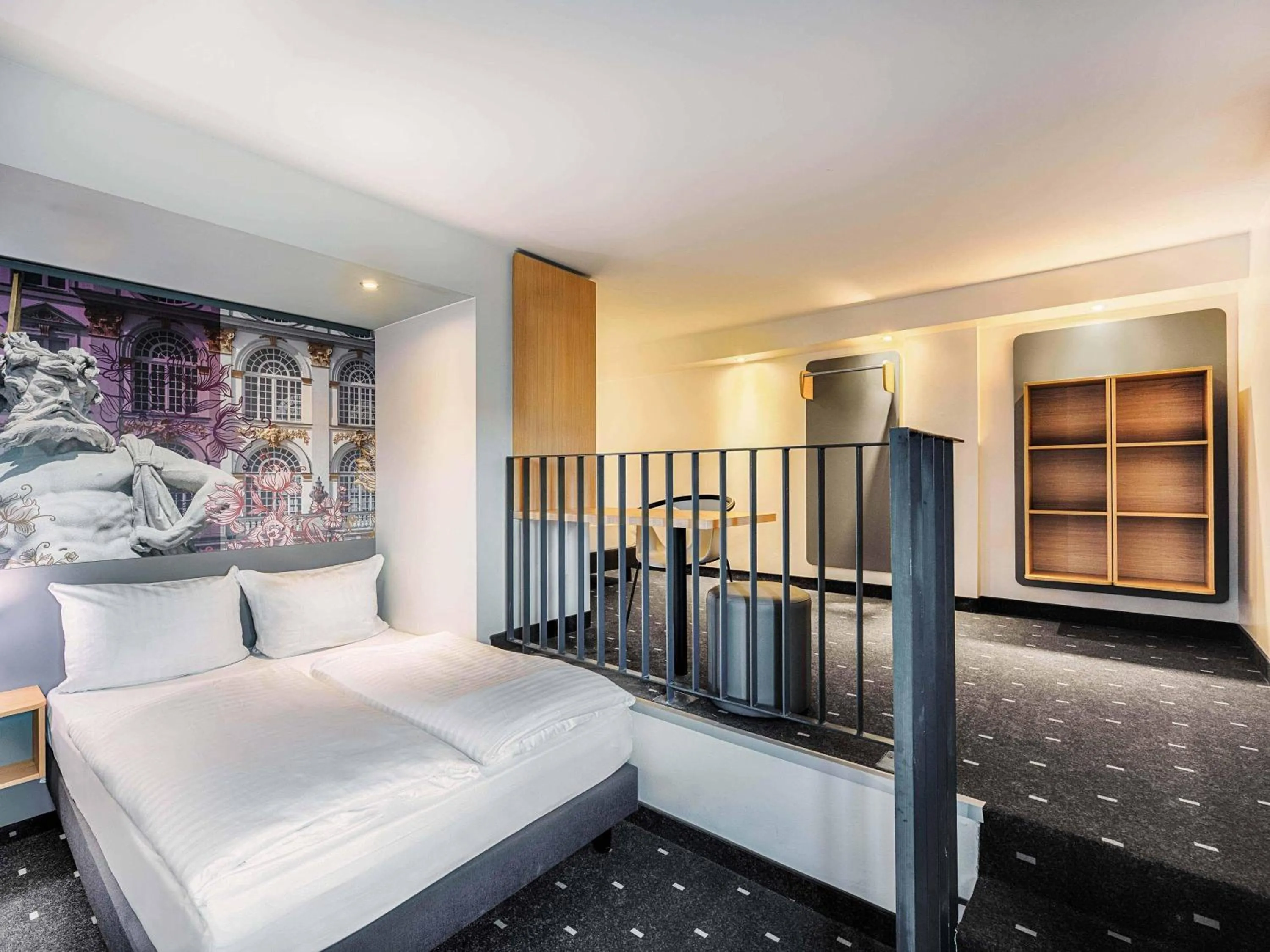 Bed in B&B Hotel München-Moosach