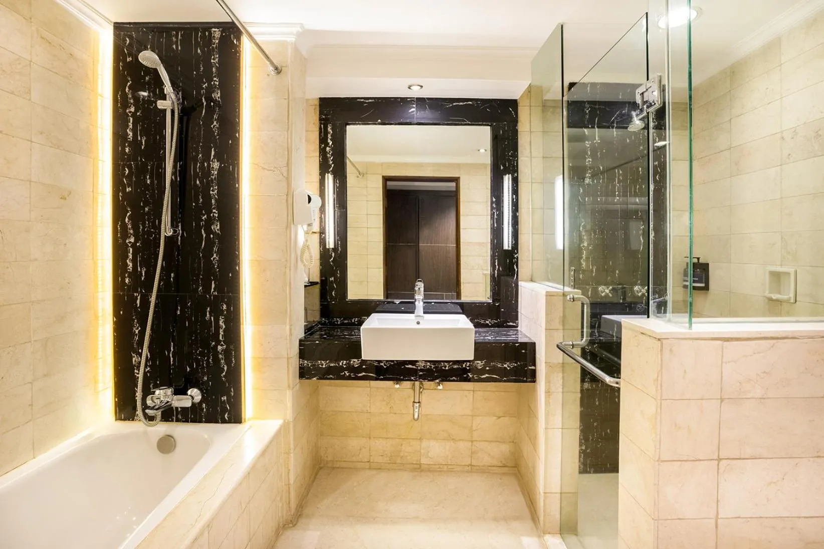 Aston Tropicana Hotel Bandung