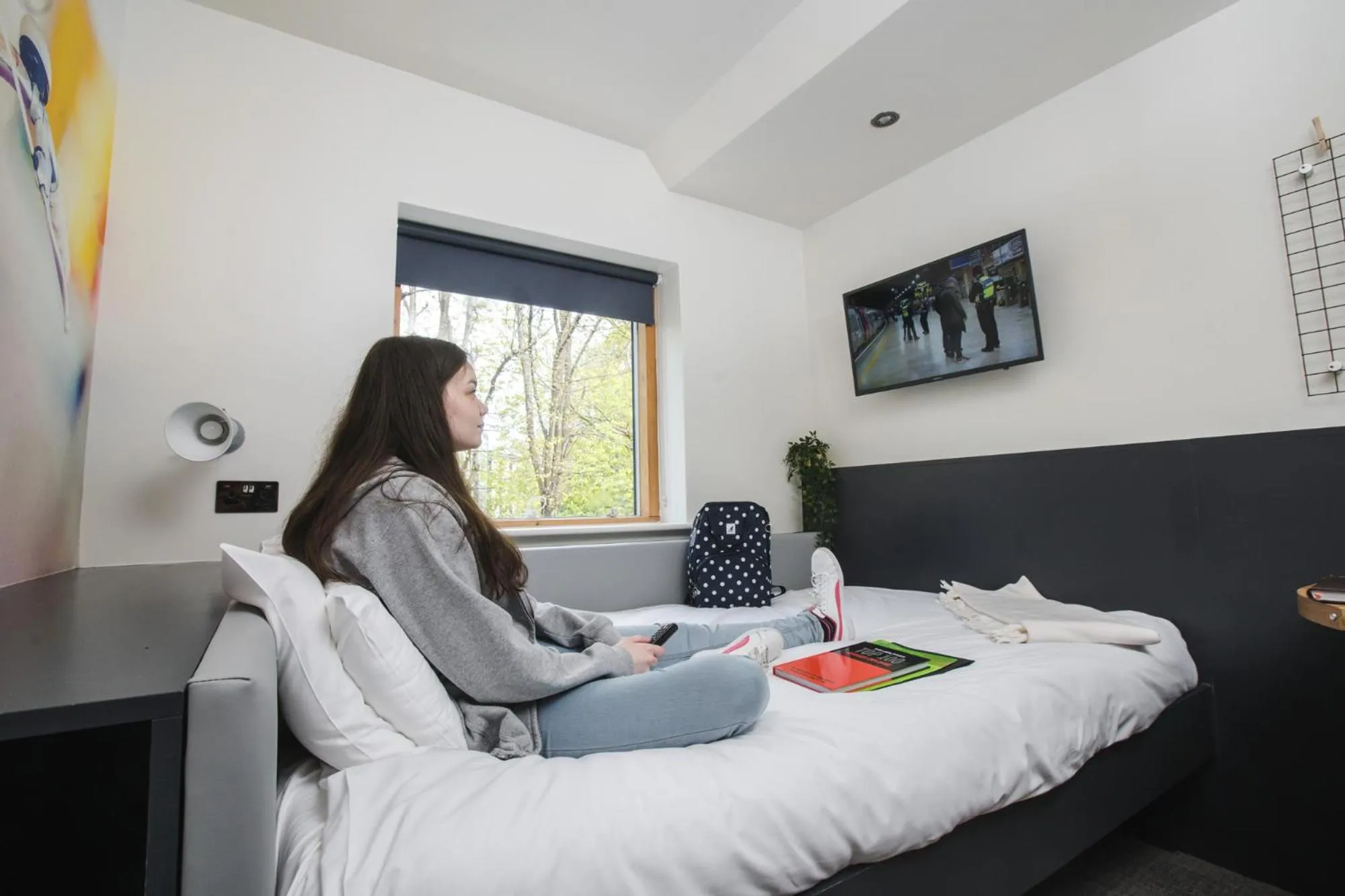 Bedroom, Bed in Jonas Hotel