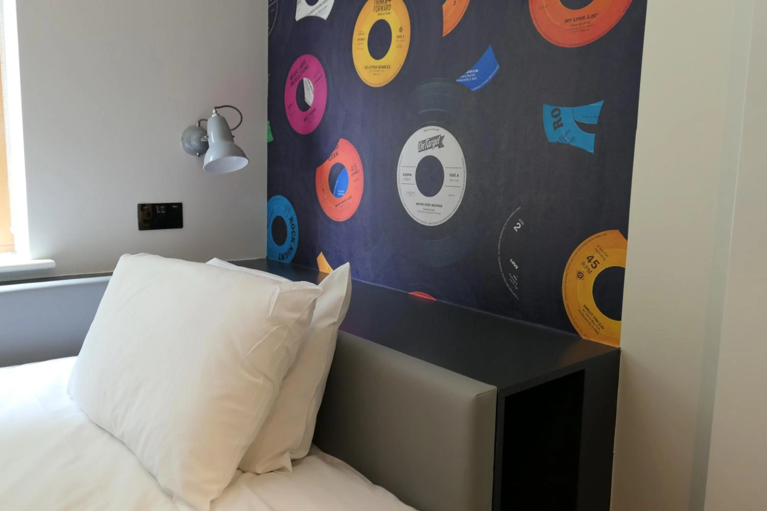 Bedroom, Bed in Jonas Hotel