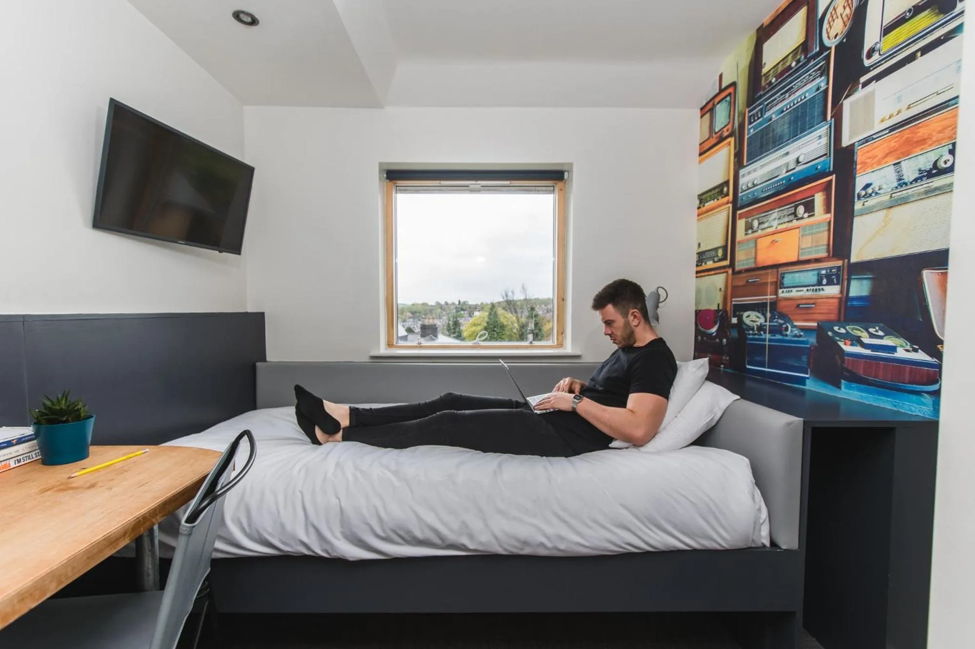 Bedroom, Bed in Jonas Hotel