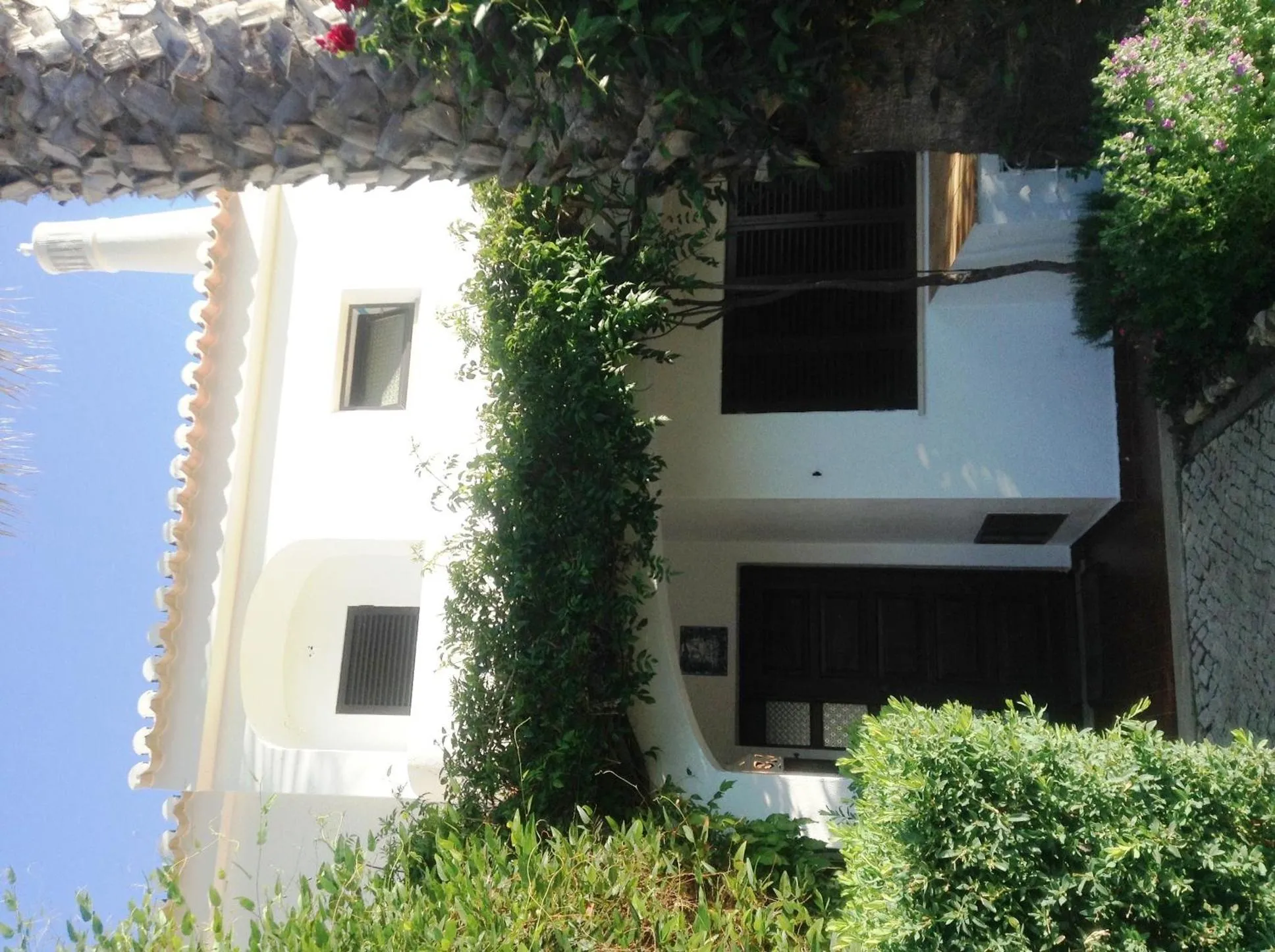 Facade/entrance in Turiquintas