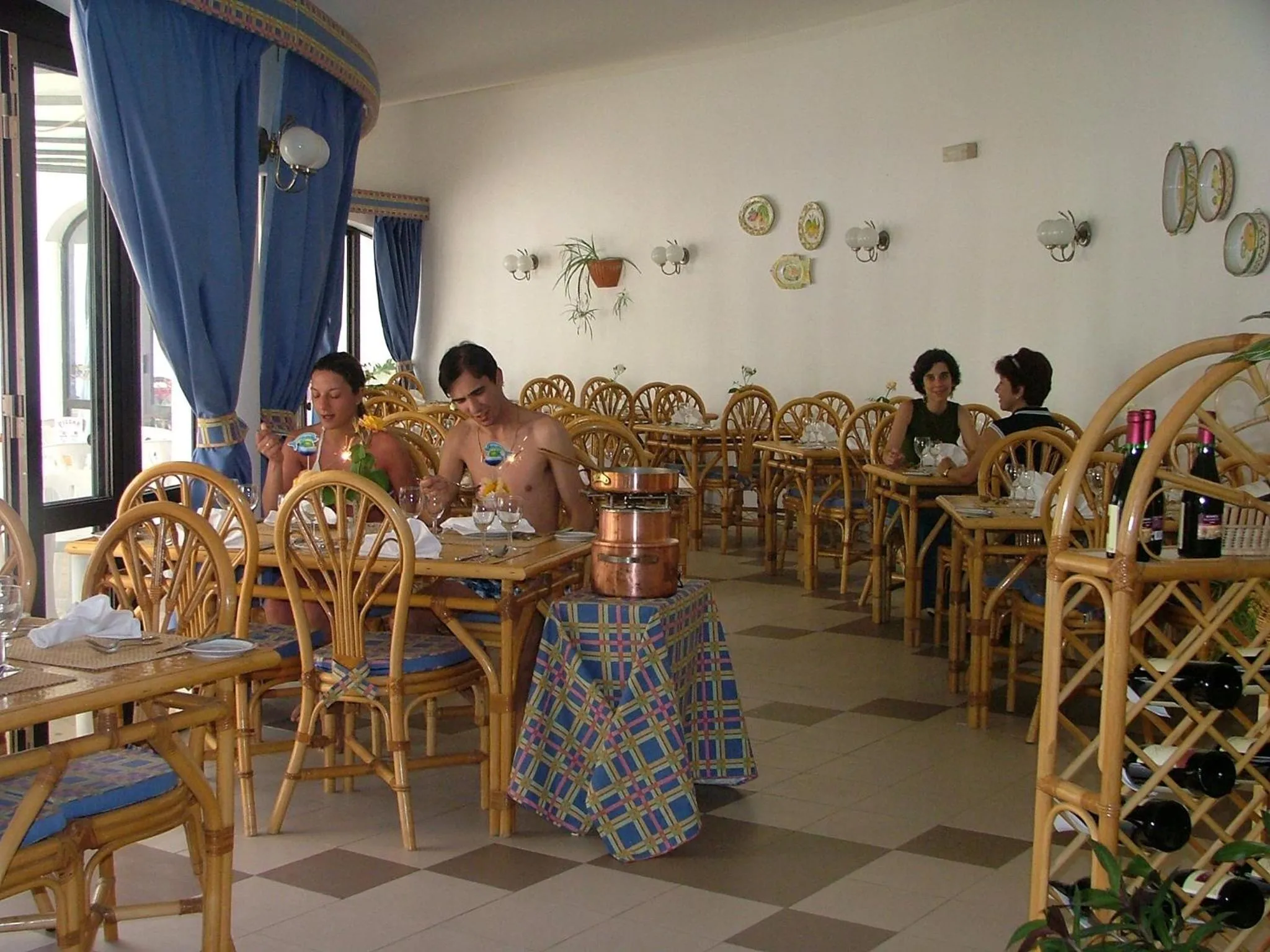 Restaurant/places to eat in Turiquintas
