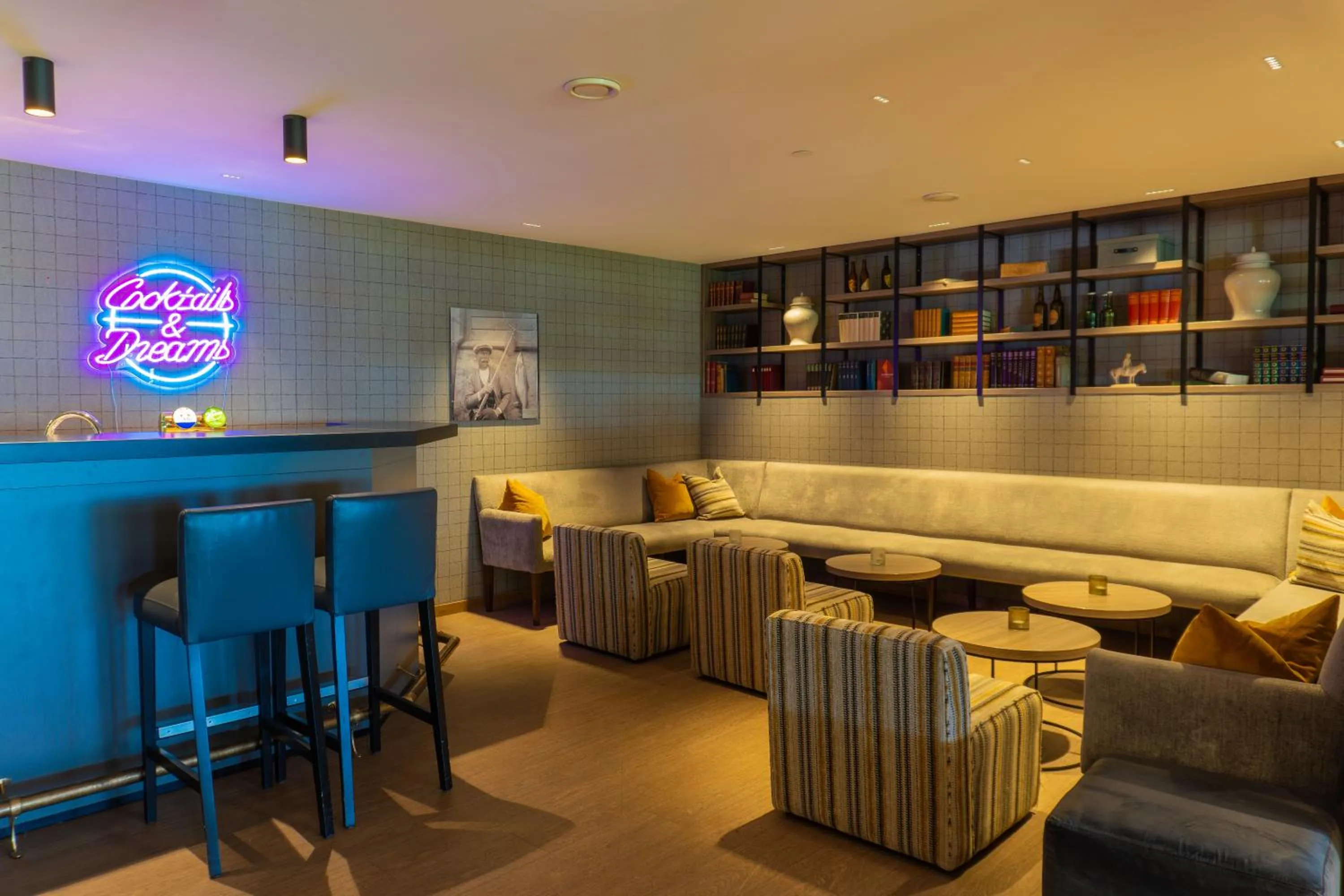 Lounge or bar in Grand Hotel Skei - Unike Hoteller