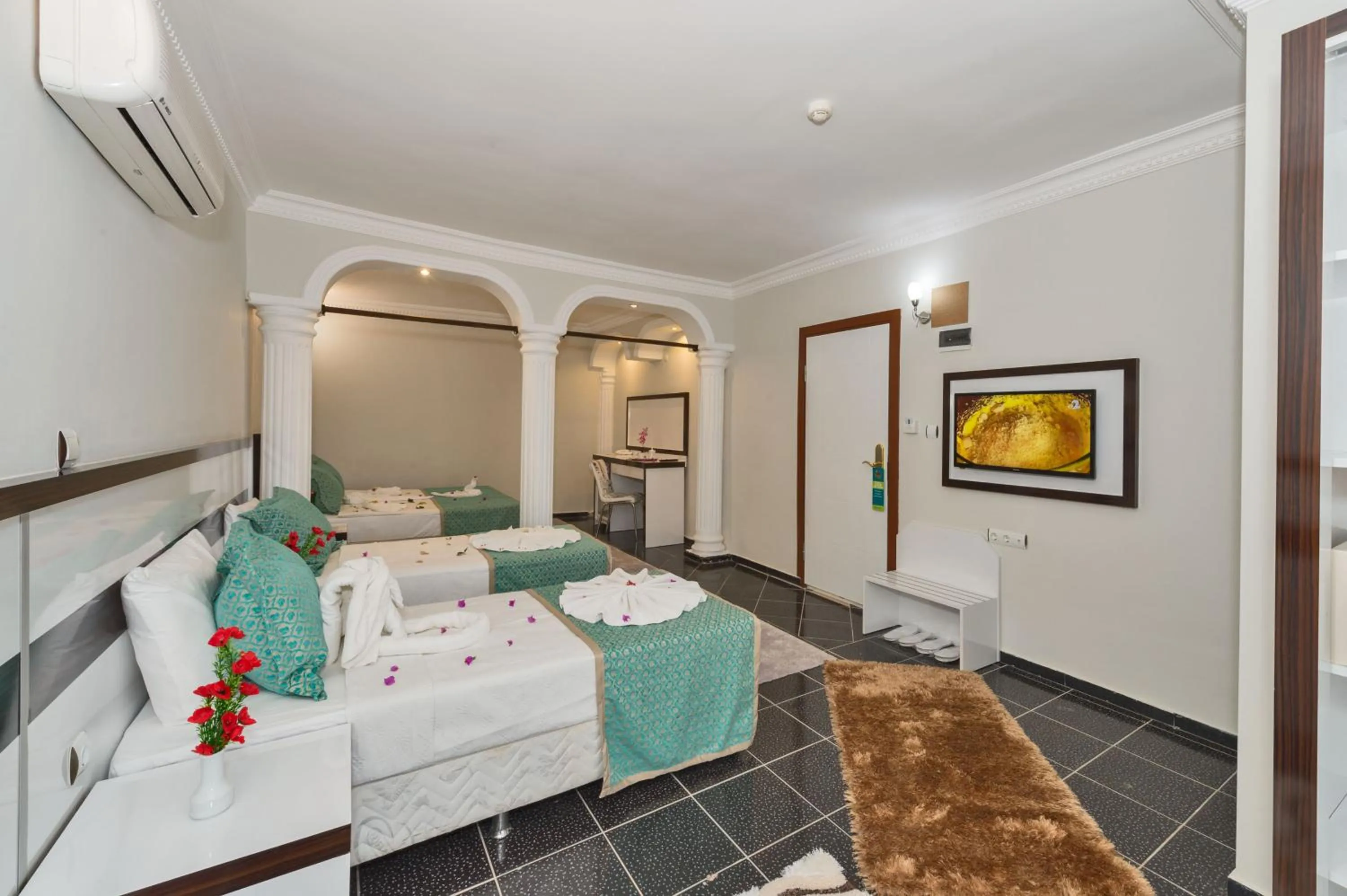 Photo of the whole room, Bed in Otel Carpe Diem Gold