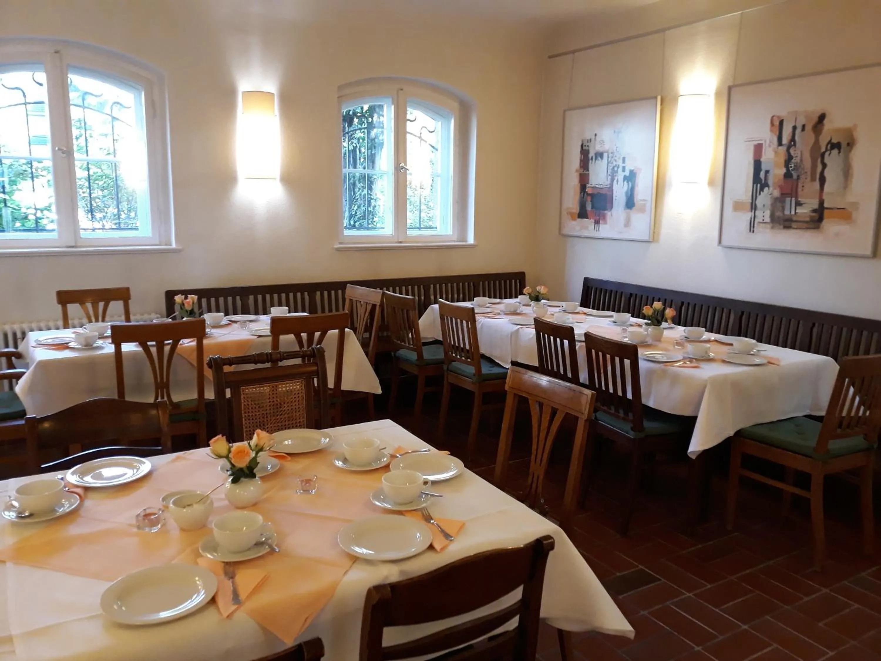 Restaurant/places to eat in Gäste- und Tagungshaus am Glockengarten