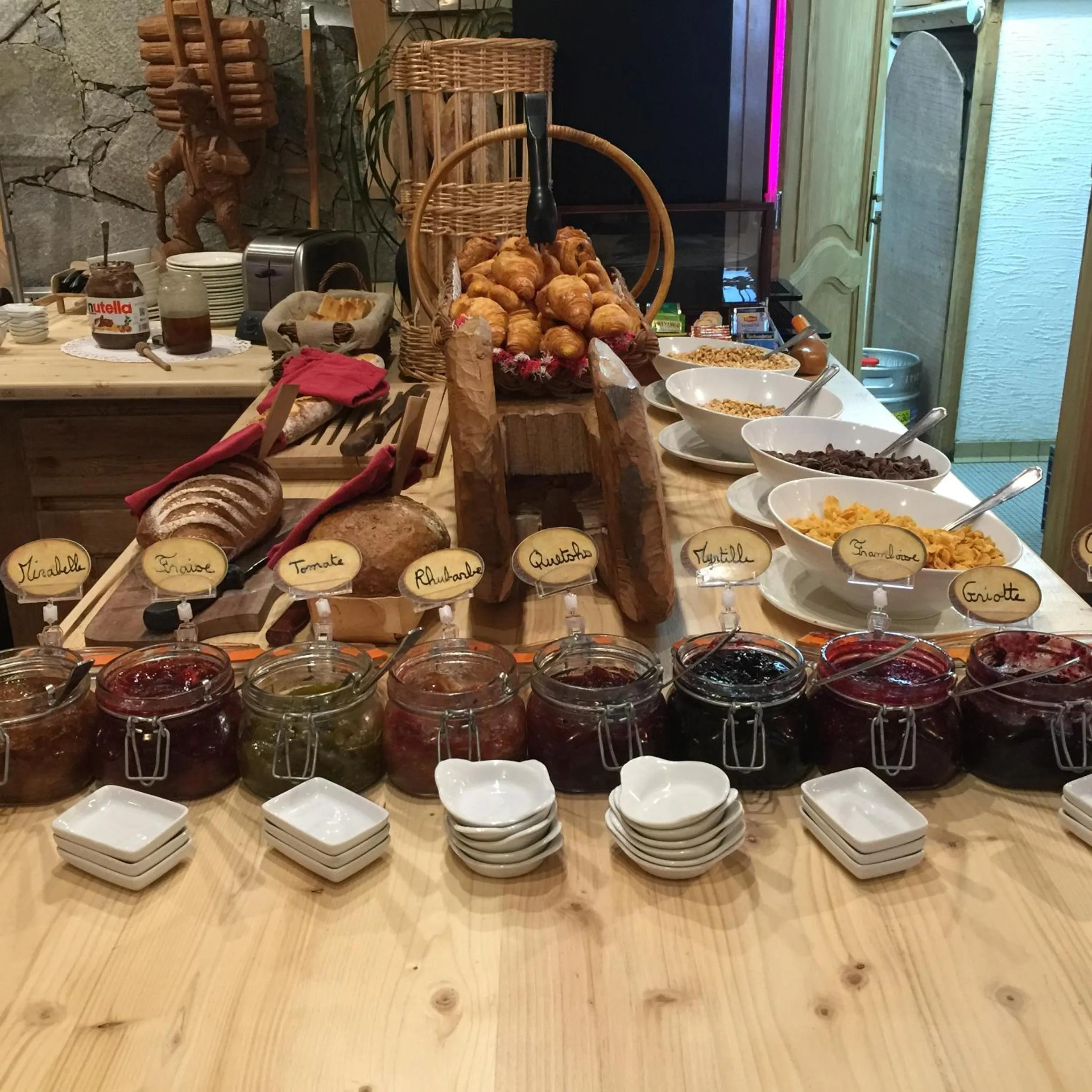 Breakfast in L'Auberge au Bord du Lac