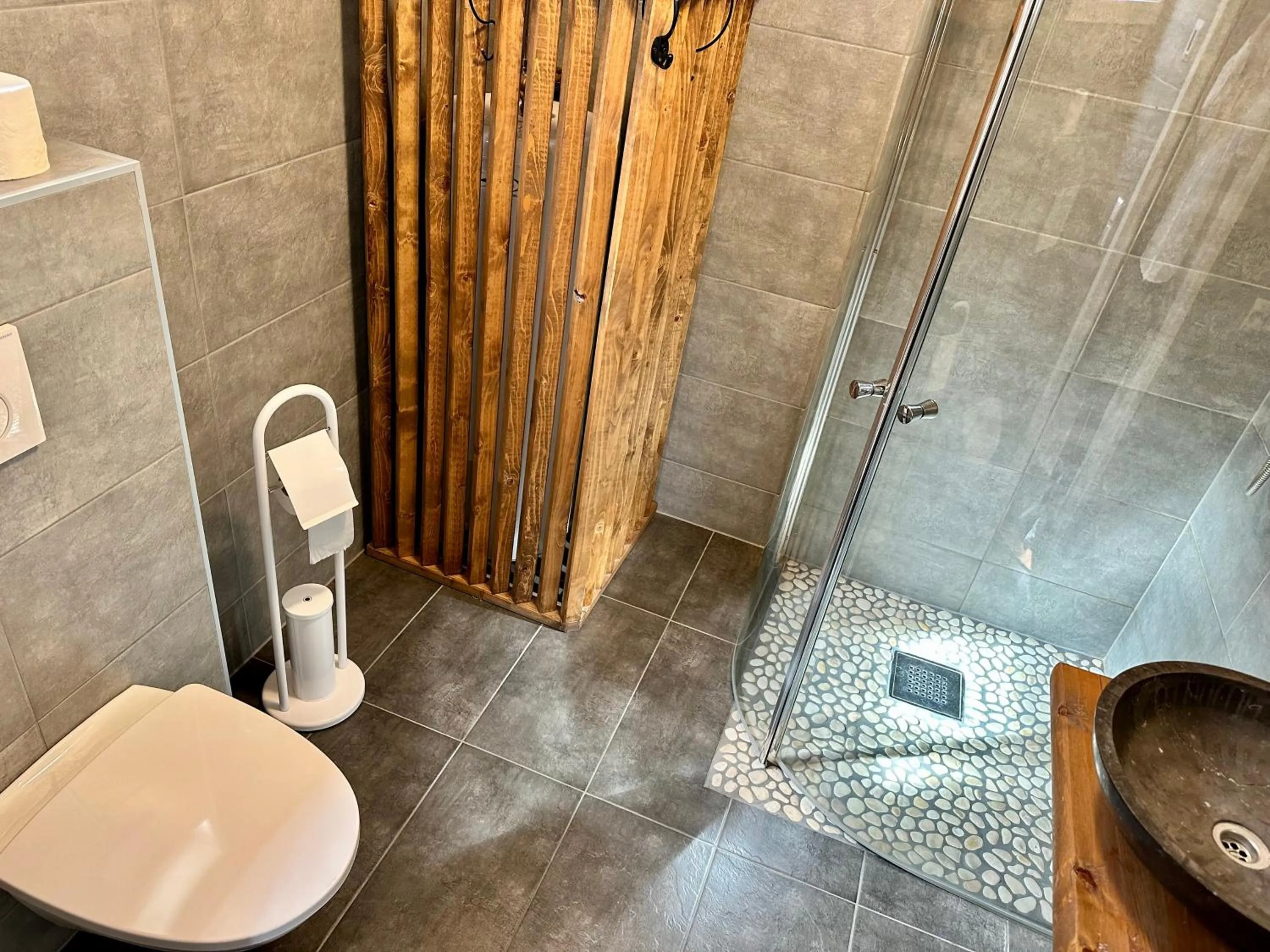 Shower in Bjørnfjell Mountain Lodge