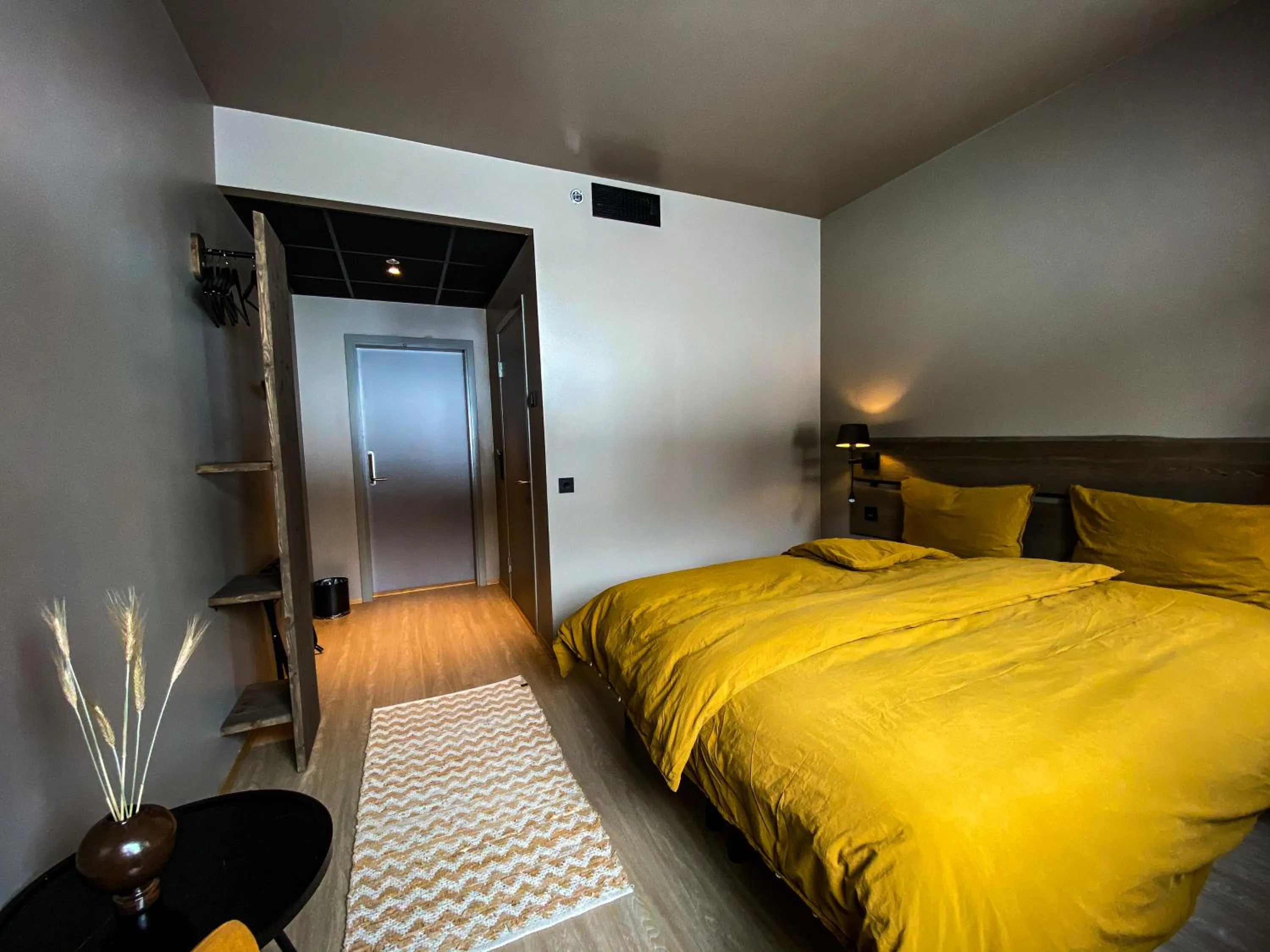 Photo of the whole room, Bed in Bjørnfjell Mountain Lodge