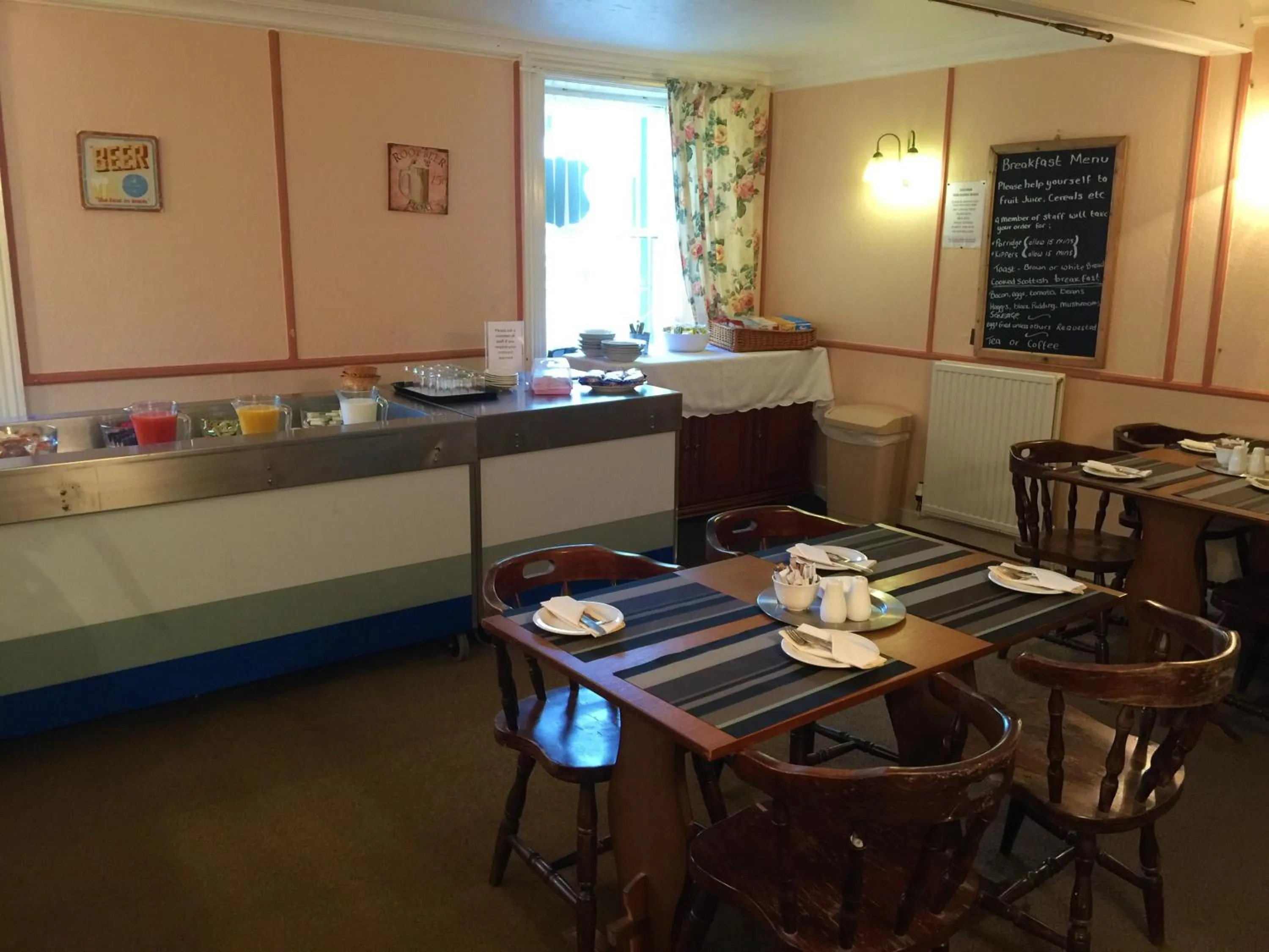 Food and drinks in Belgrave Arms Hotel