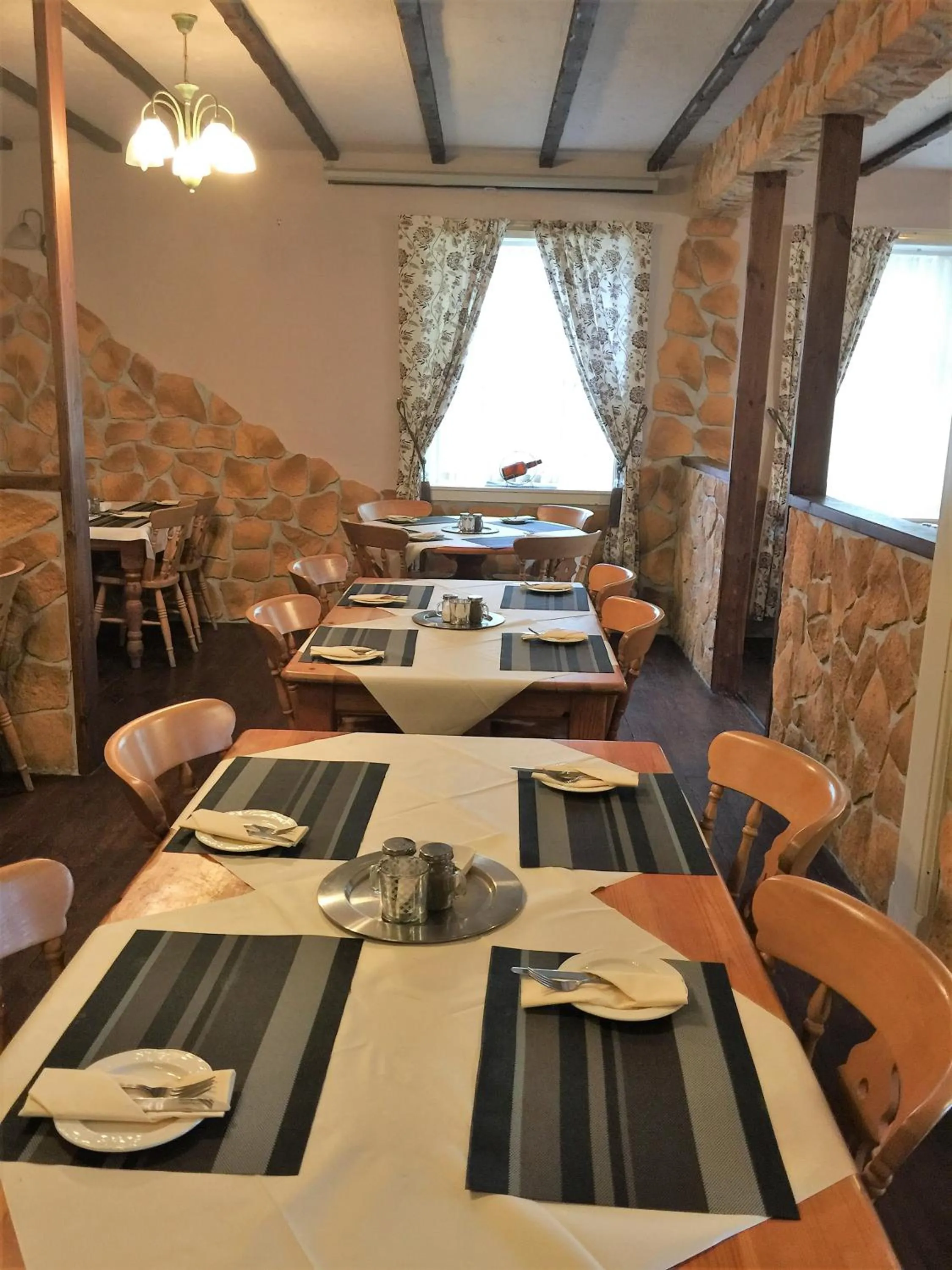 Restaurant/places to eat in Belgrave Arms Hotel