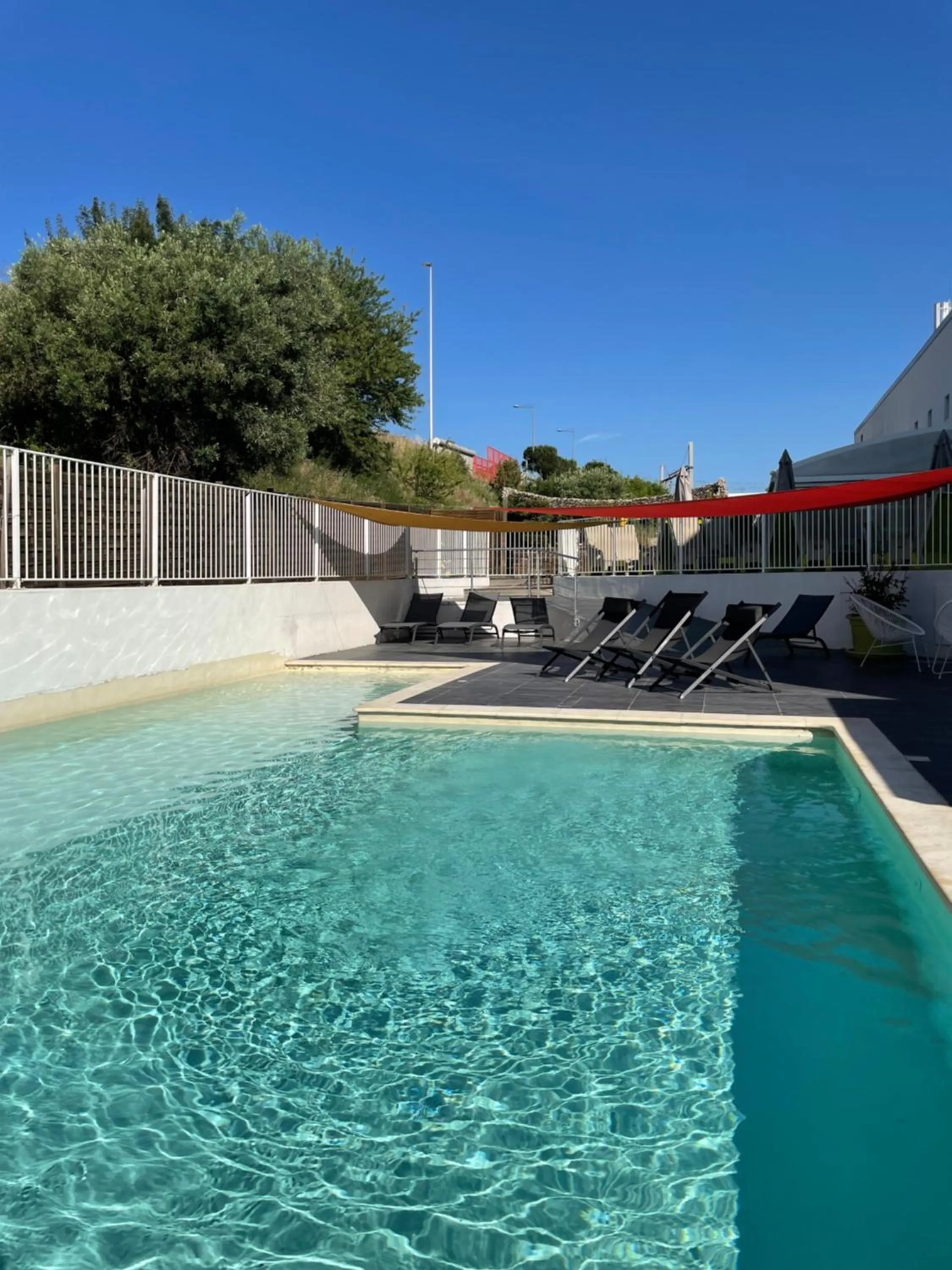 Swimming pool in Campanile Montpellier Ouest - Croix D'Argent