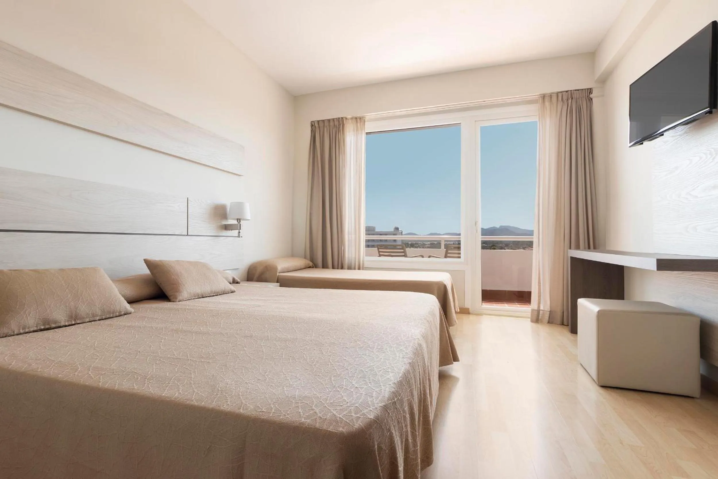 Bed in Hotel Palia Maria Eugenia