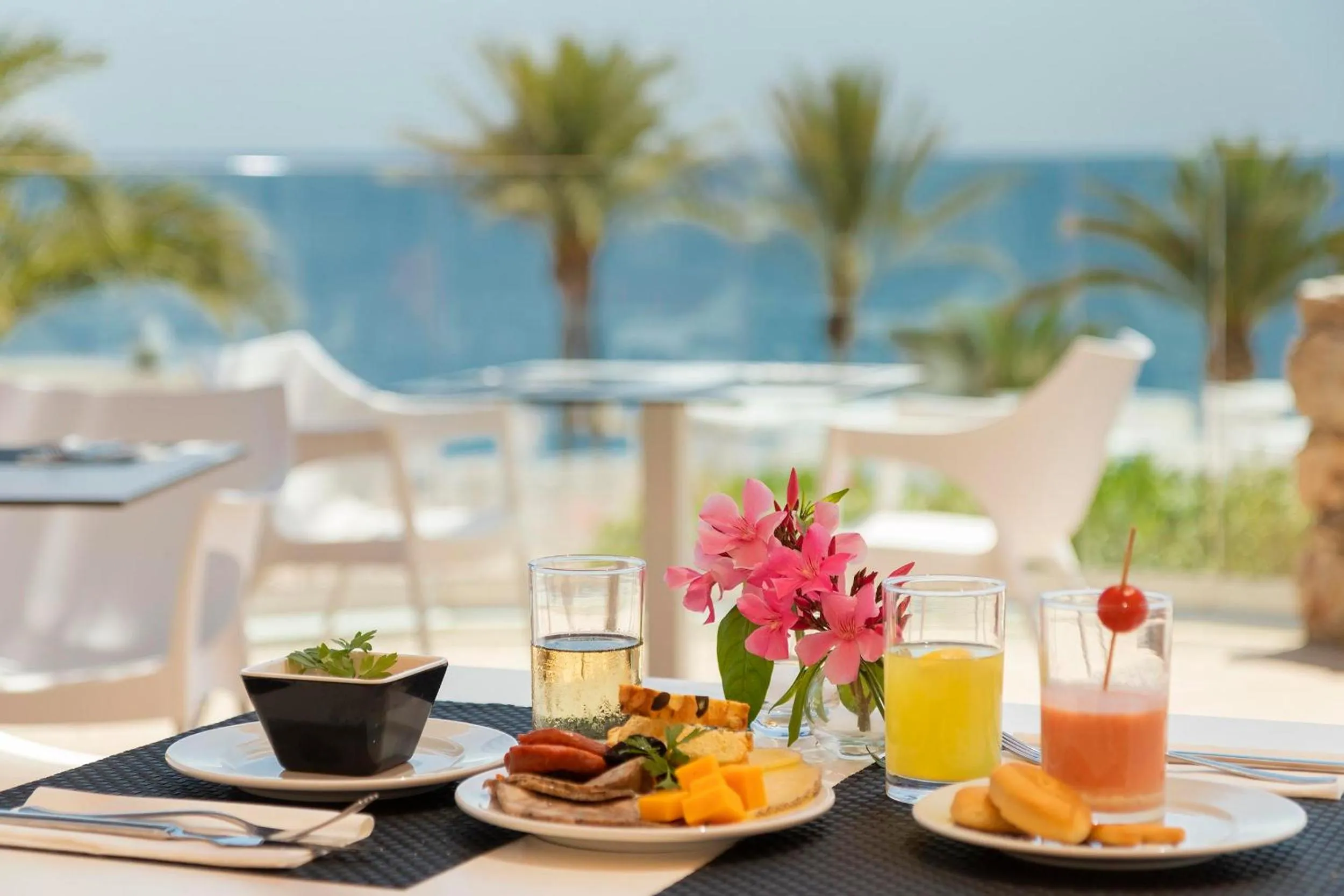 Restaurant/places to eat in Hotel Palia Maria Eugenia