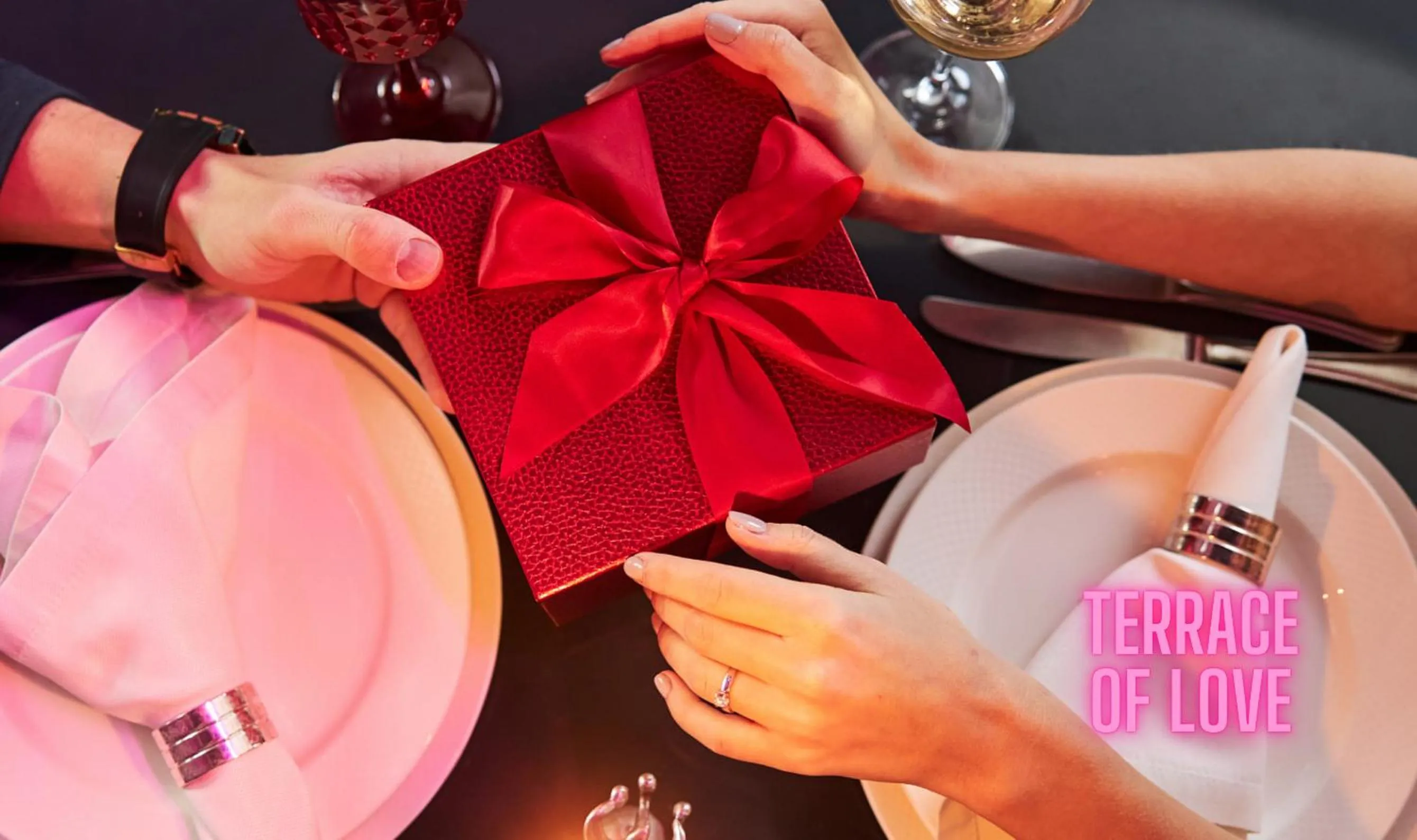 Restaurant/places to eat in Vozdvyzhensky Boutique Hotel