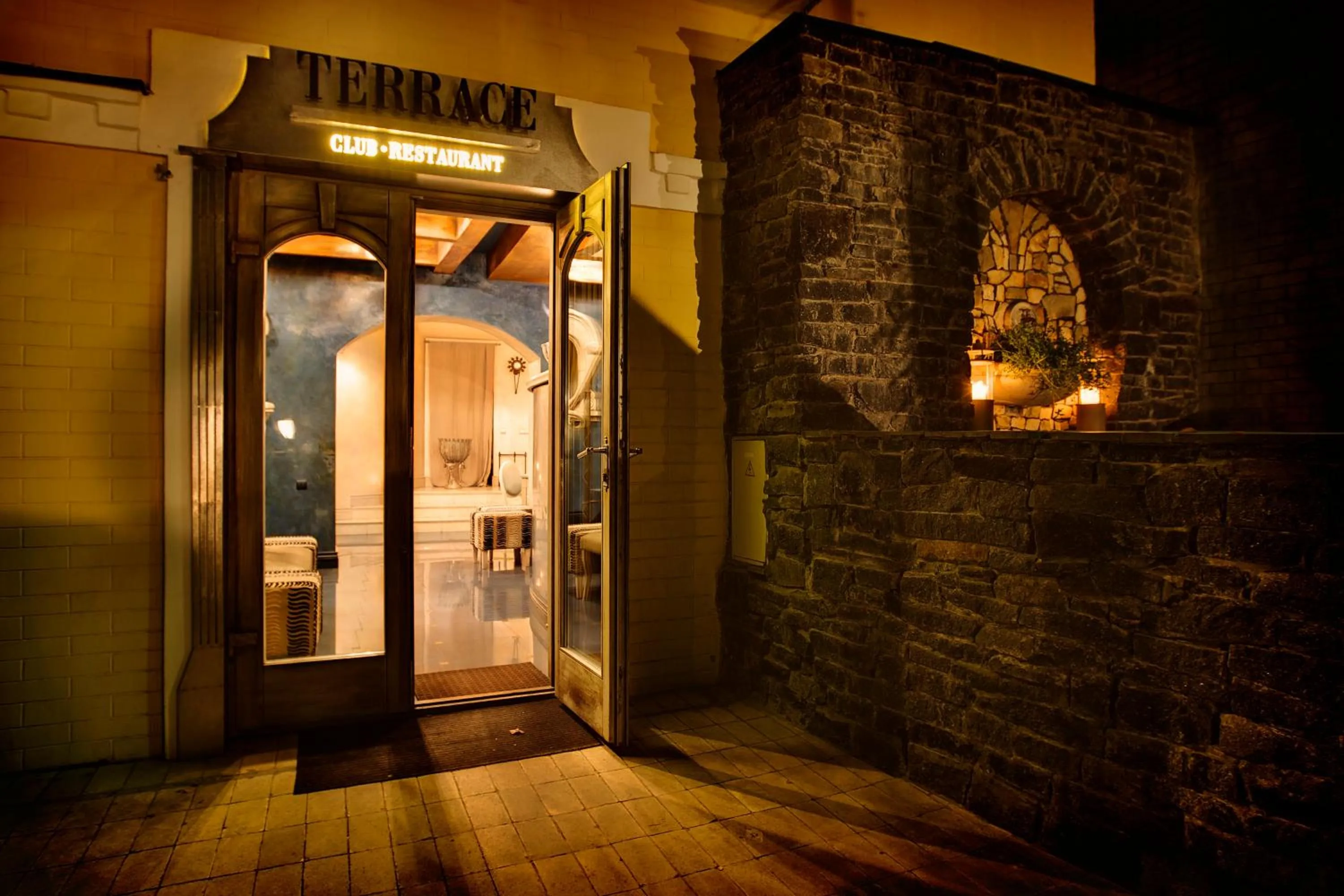 Restaurant/places to eat in Vozdvyzhensky Boutique Hotel