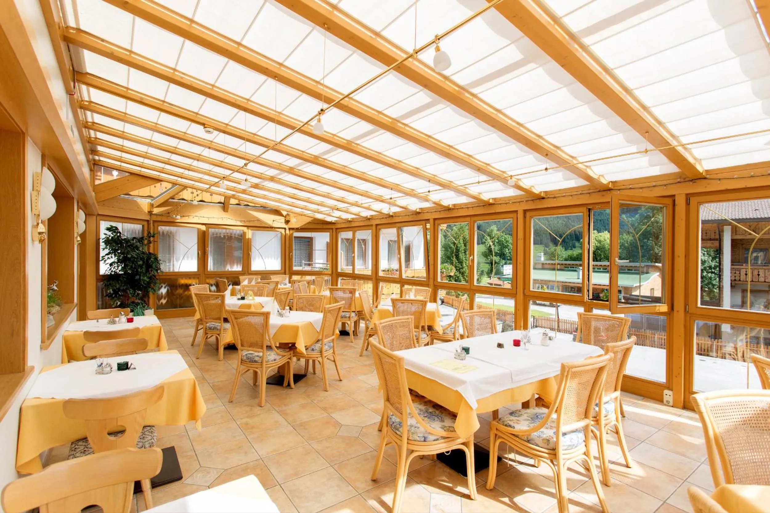 Buffet breakfast in Aparthotel Tyrol