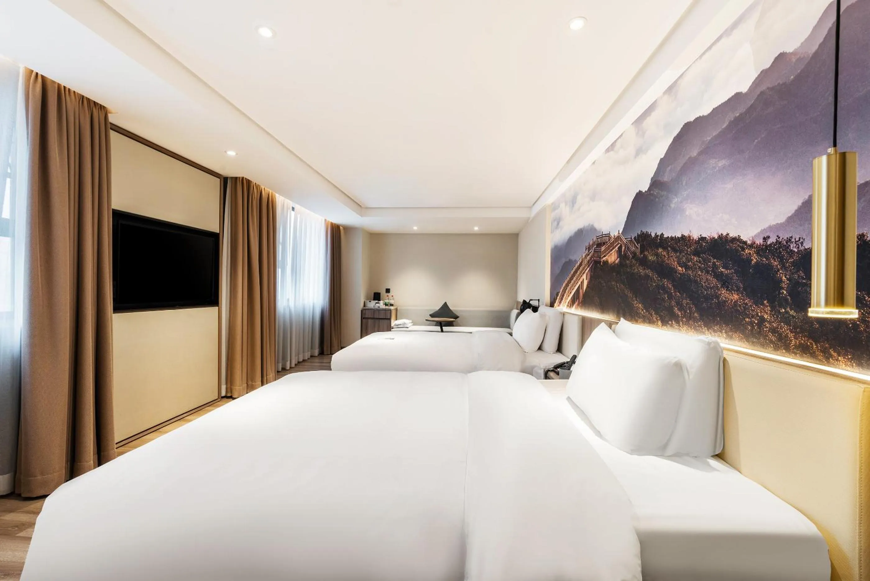 Photo of the whole room, Bed in Atour Hotel Chongqing Jiefangbei