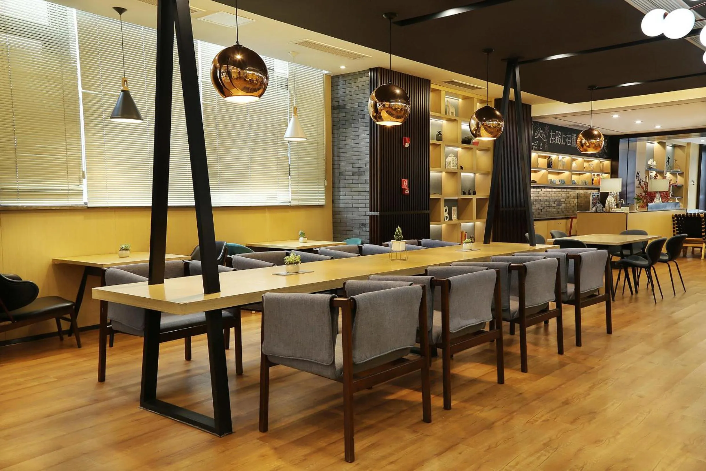 Restaurant/places to eat in Atour Hotel Chongqing Jiefangbei