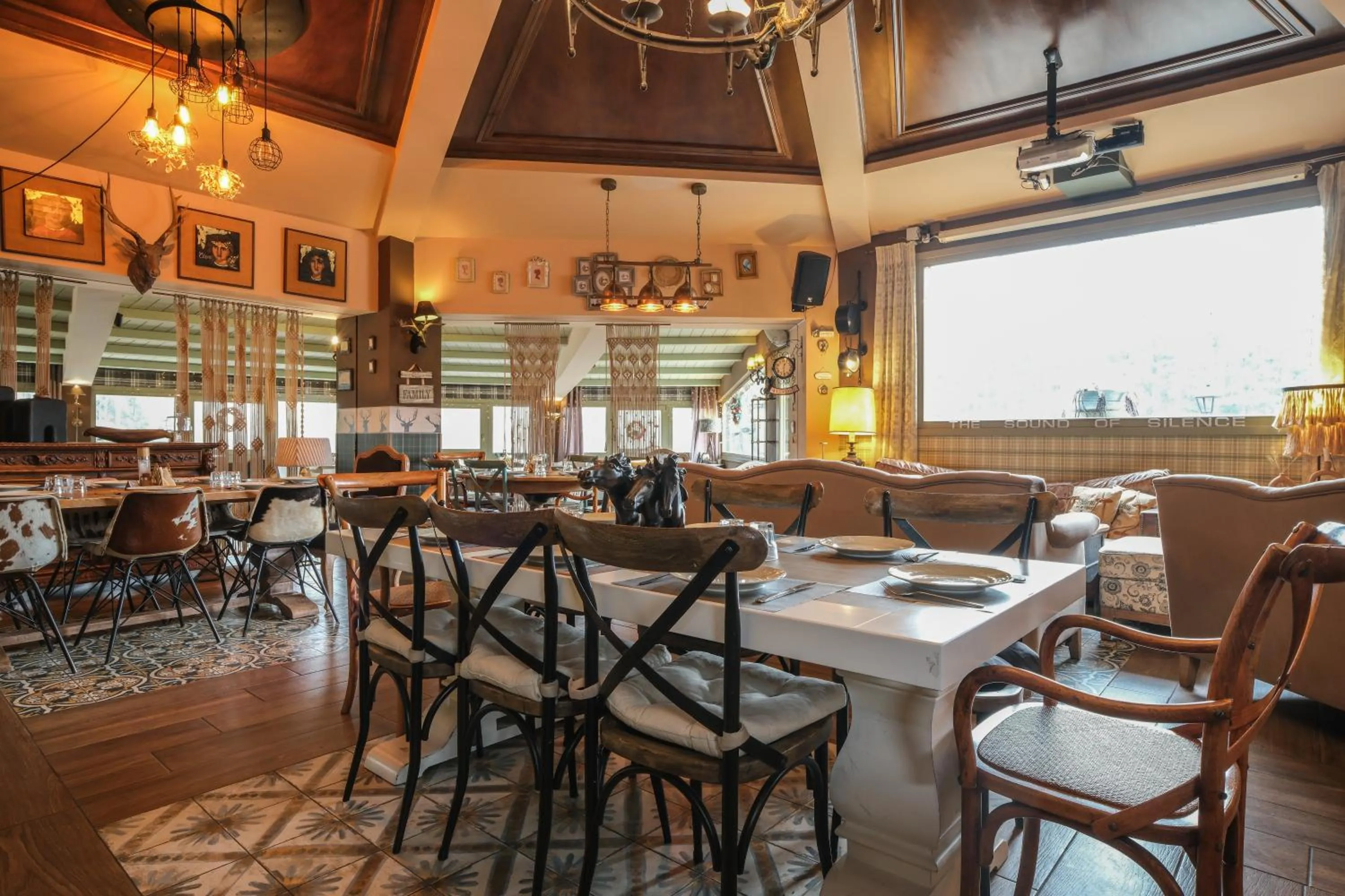 Restaurant/places to eat in Pindos Resort