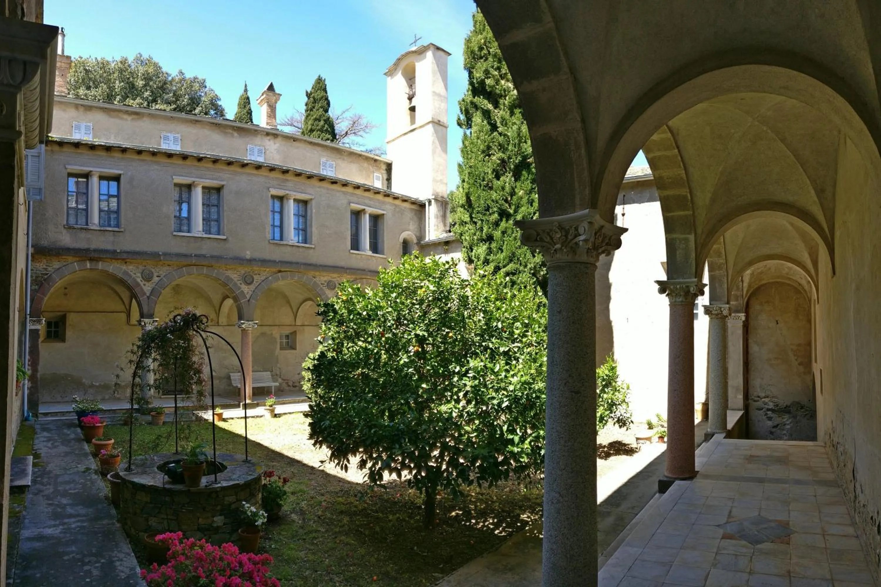 Patio in CHÂTEAU CAGNINACCI B&B