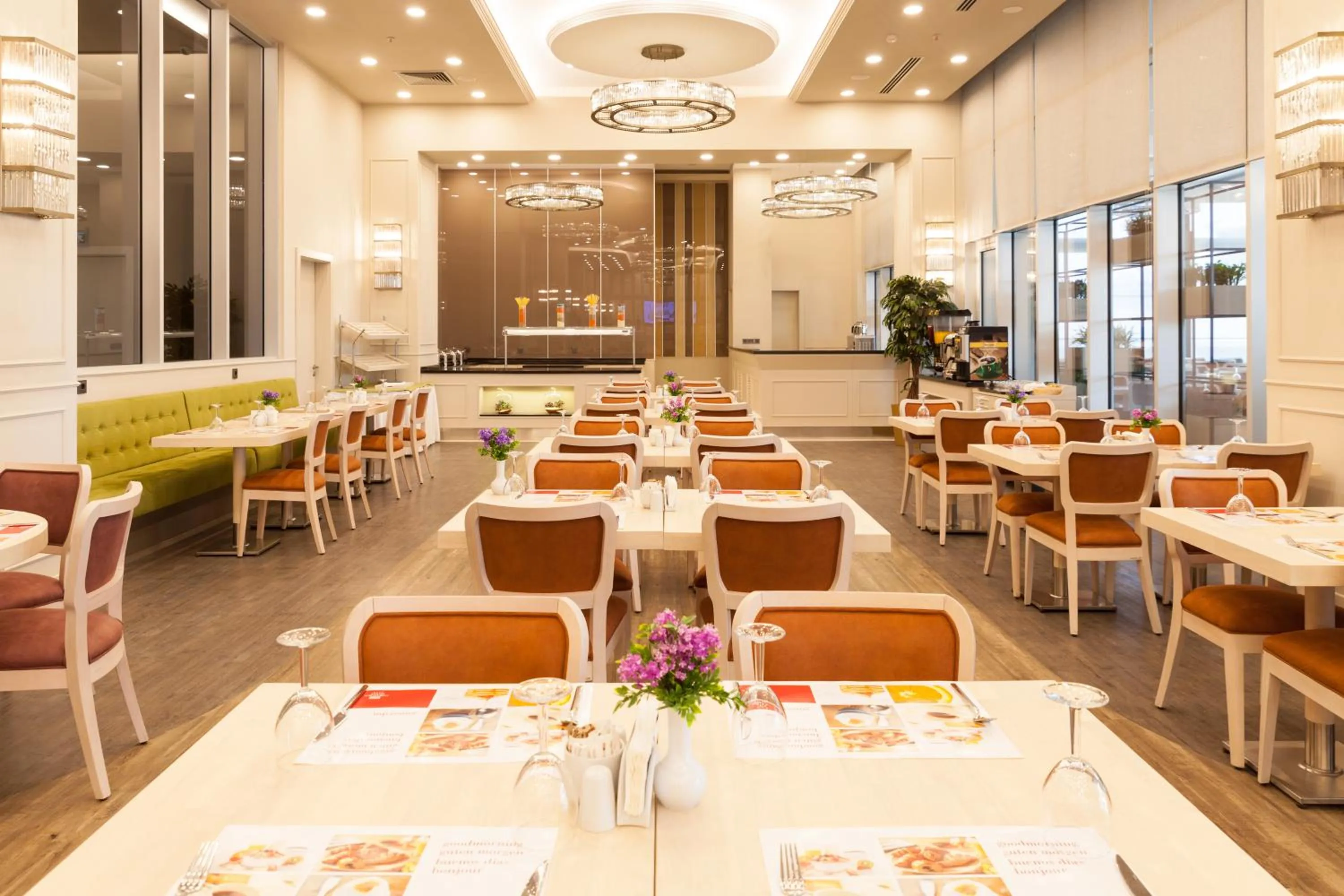 Restaurant/places to eat in Hm Commerce Hotel