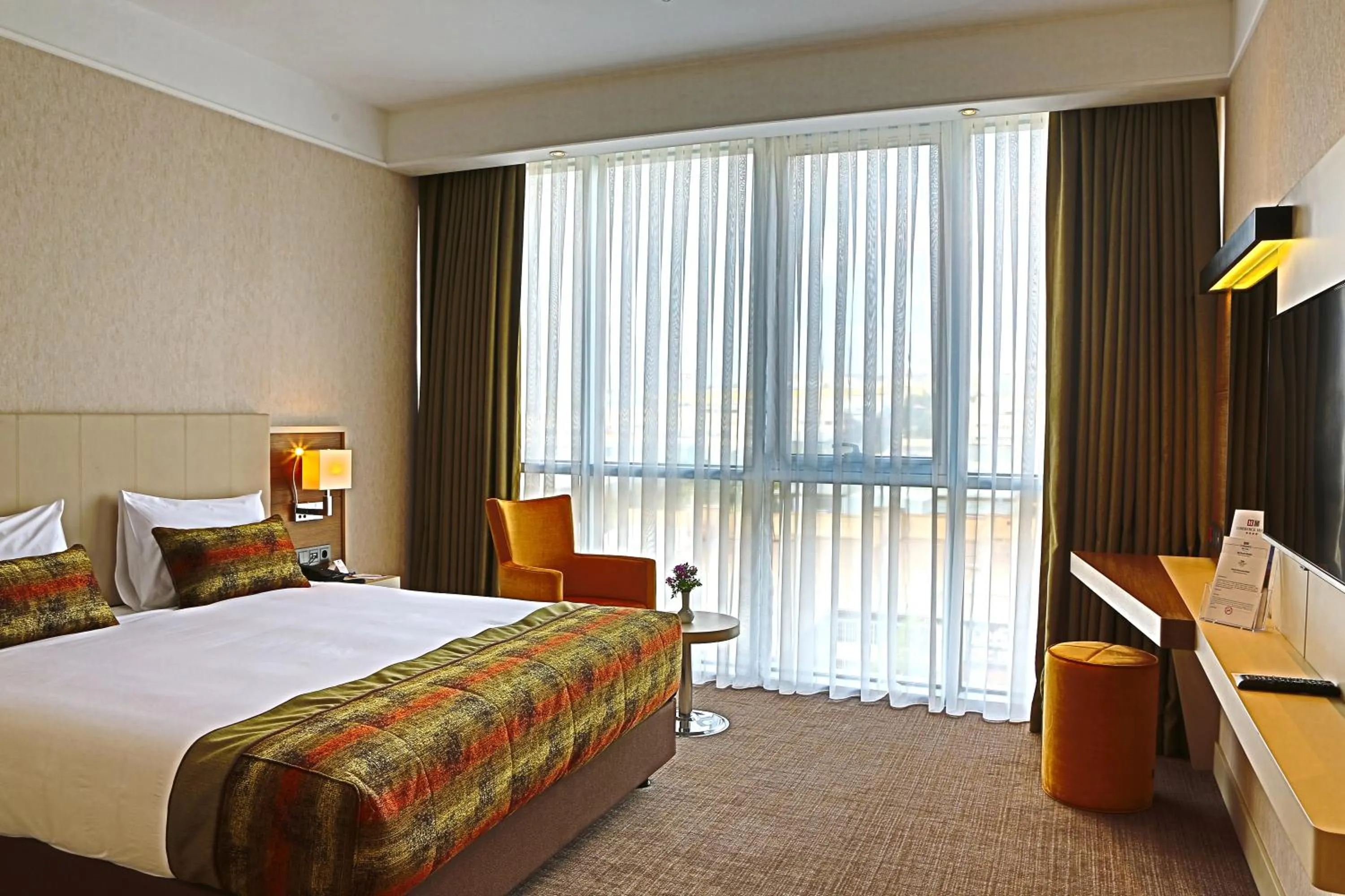 Photo of the whole room, Bed in Hm Commerce Hotel