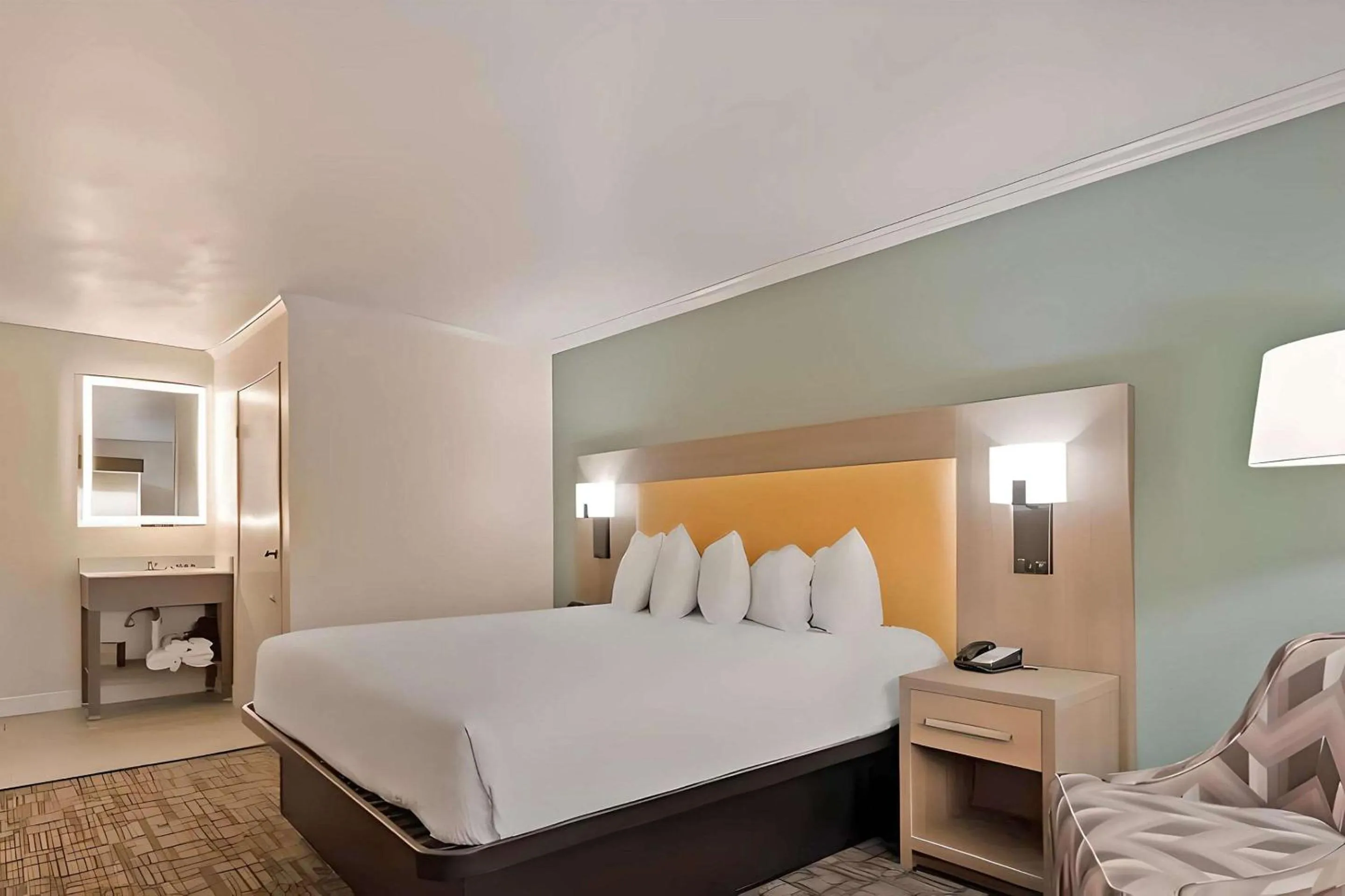 Bedroom, Bed in Comfort Inn Hayward - Union City