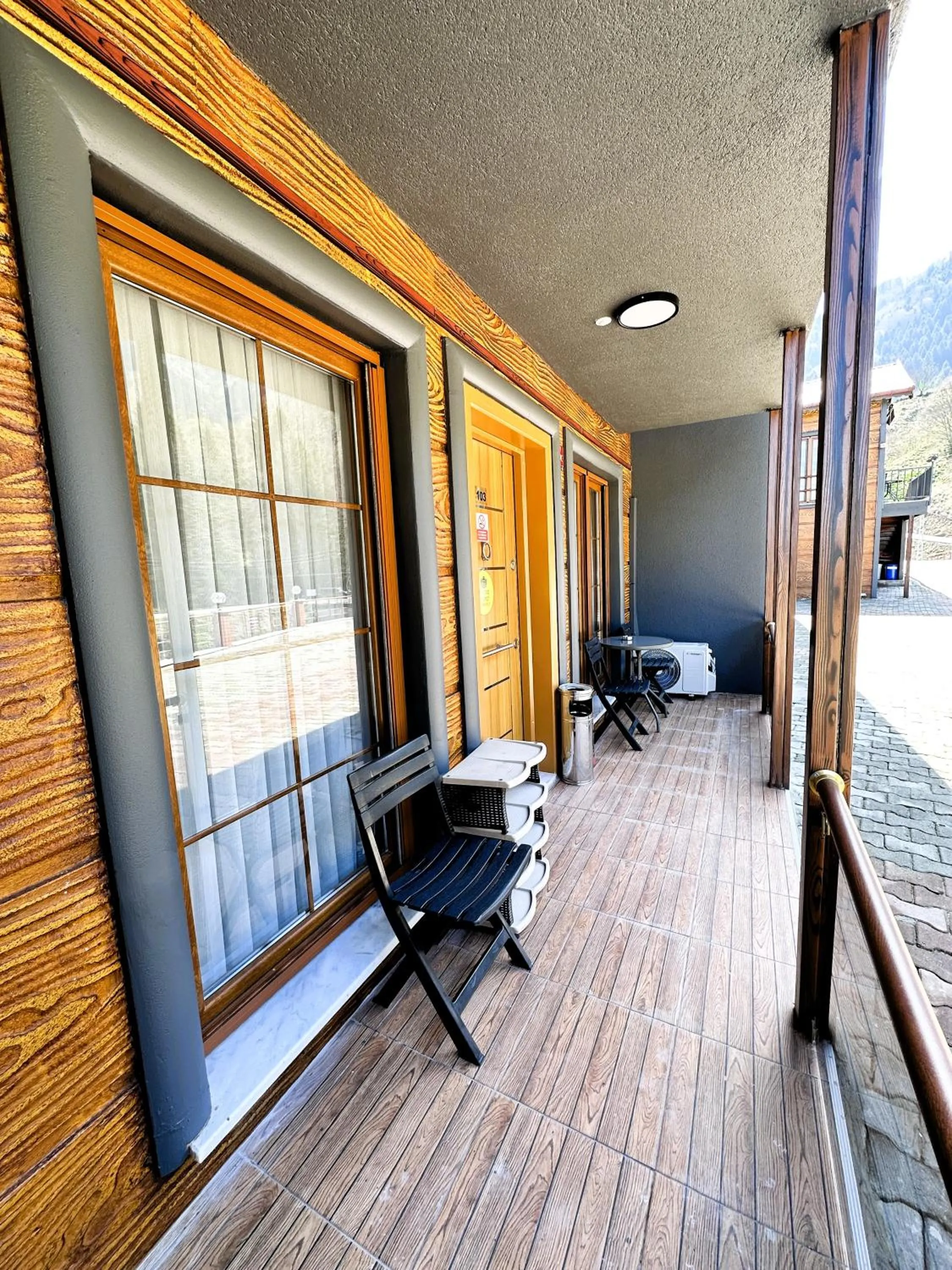 Patio in Green Cinar Apart