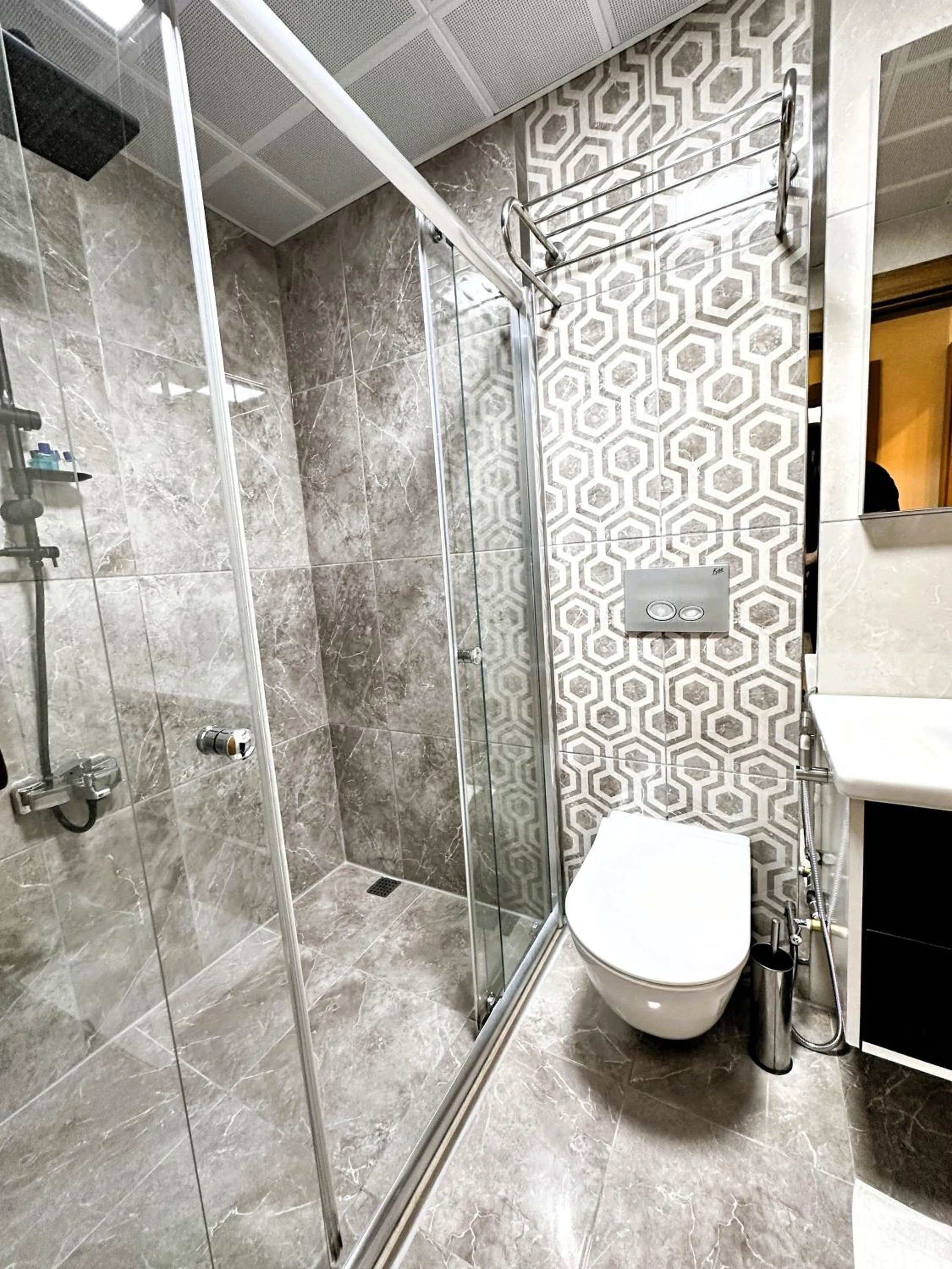 Shower in Green Cinar Apart