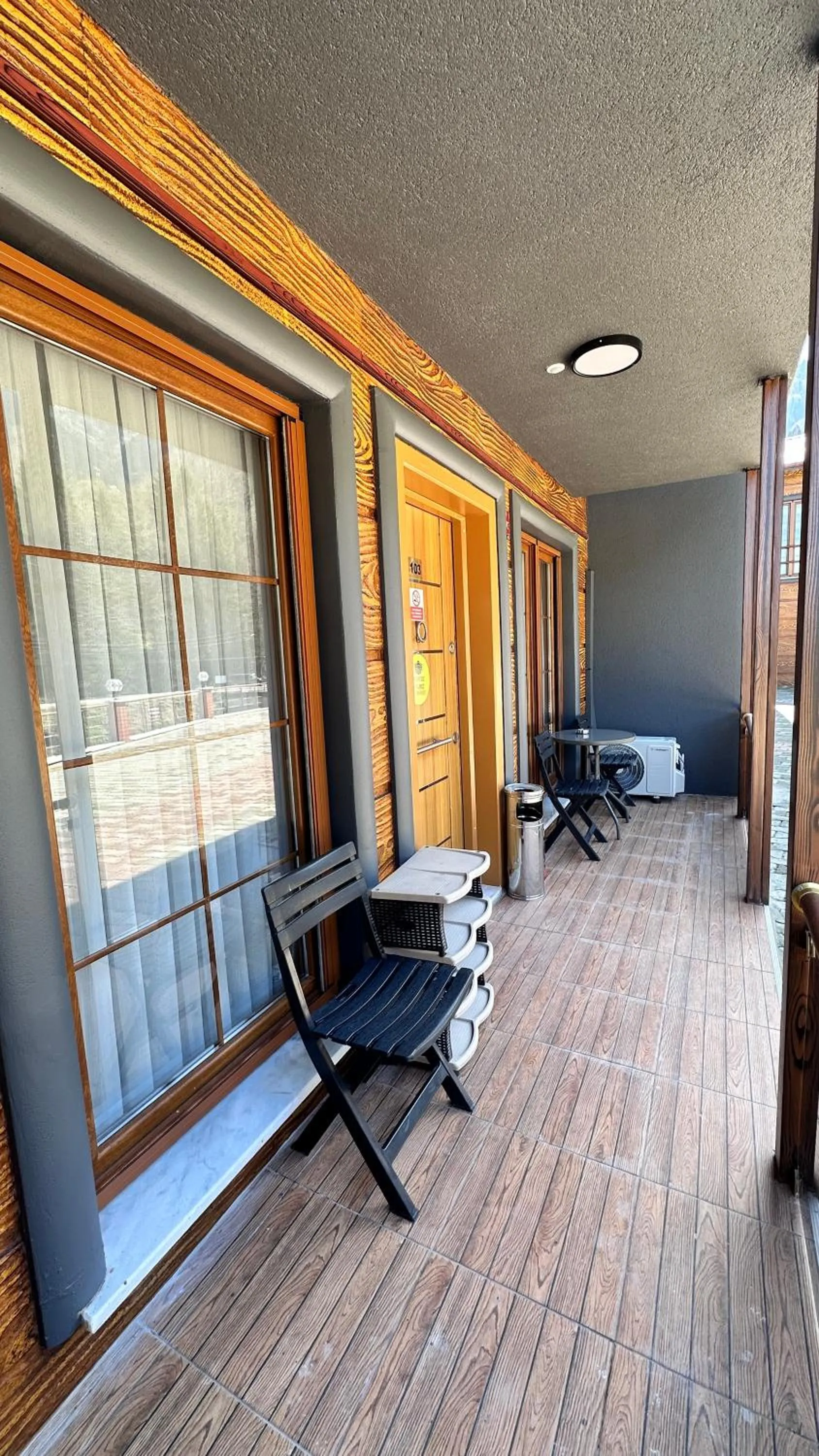 Patio in Green Cinar Apart