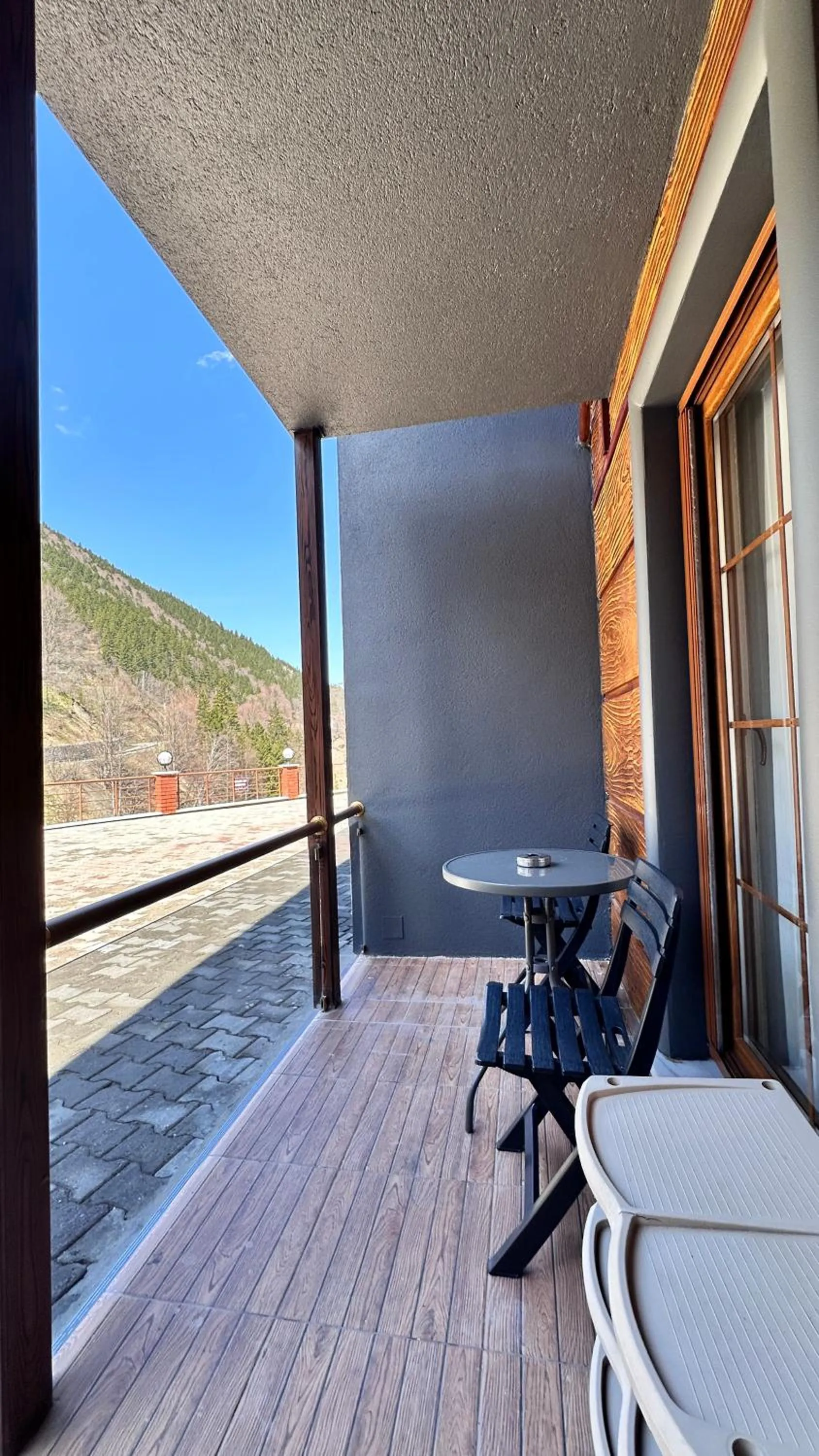 Day in Green Cinar Apart