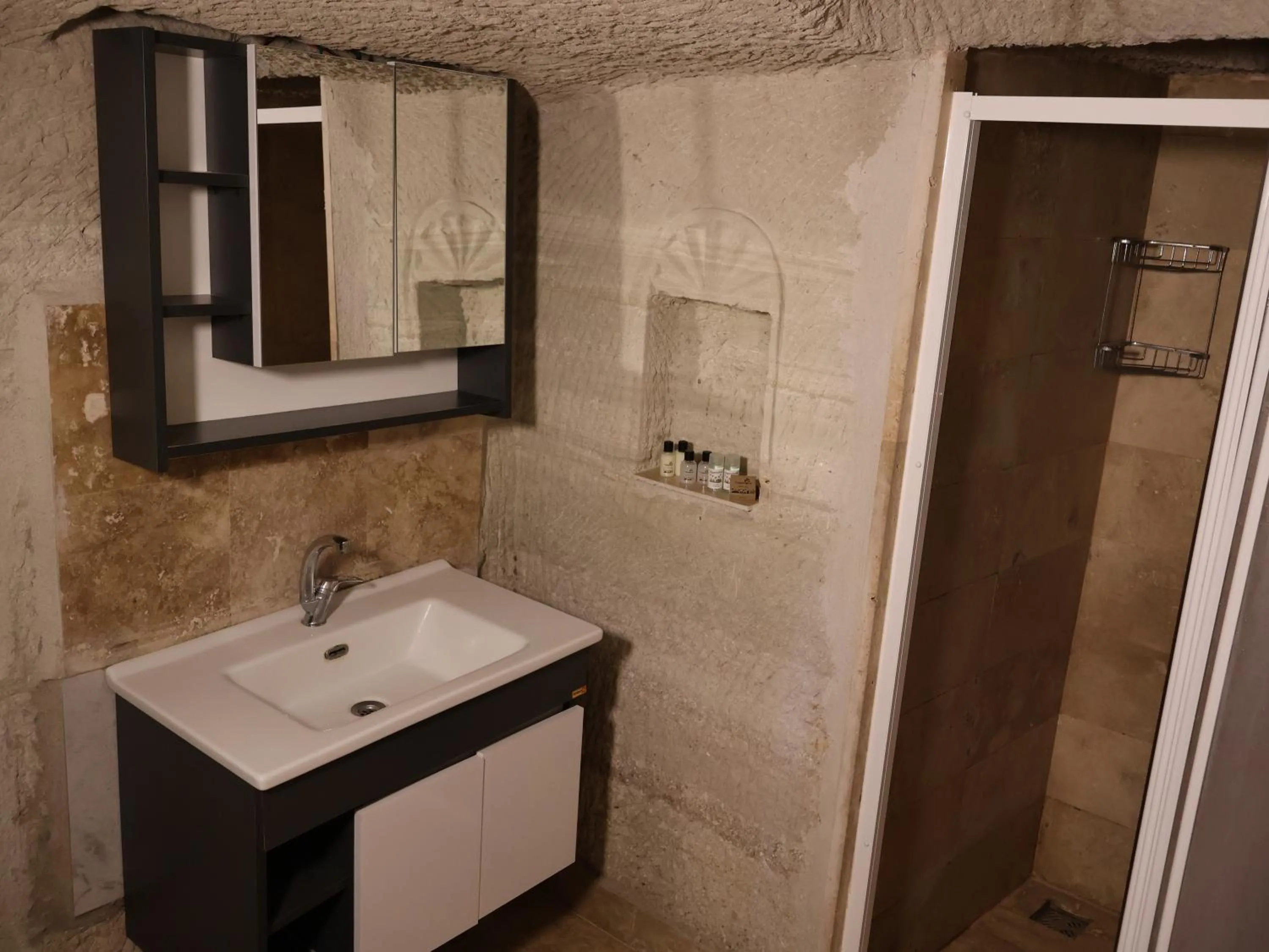 Seven Rock Cave Hotel