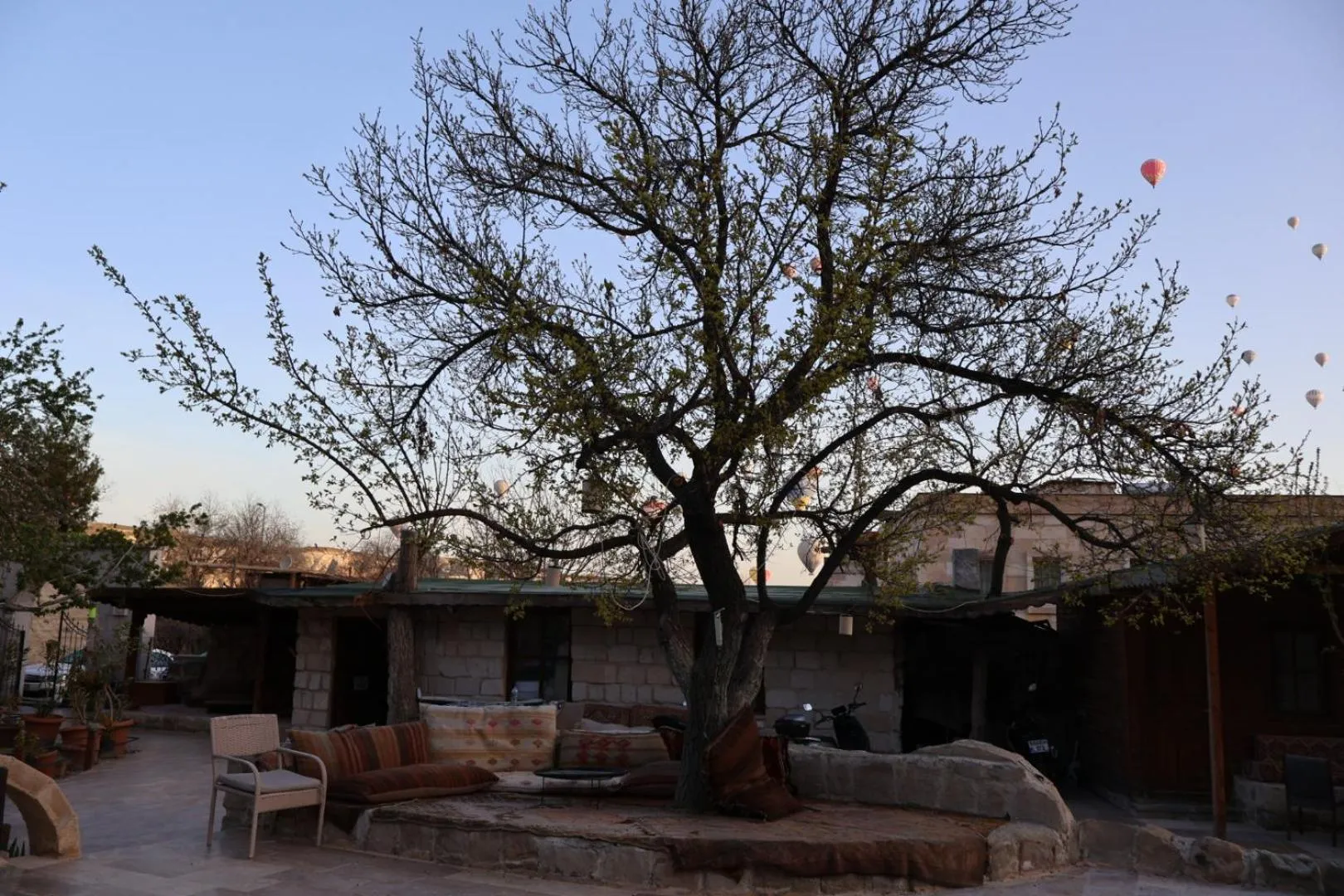 Seven Rock Cave Hotel