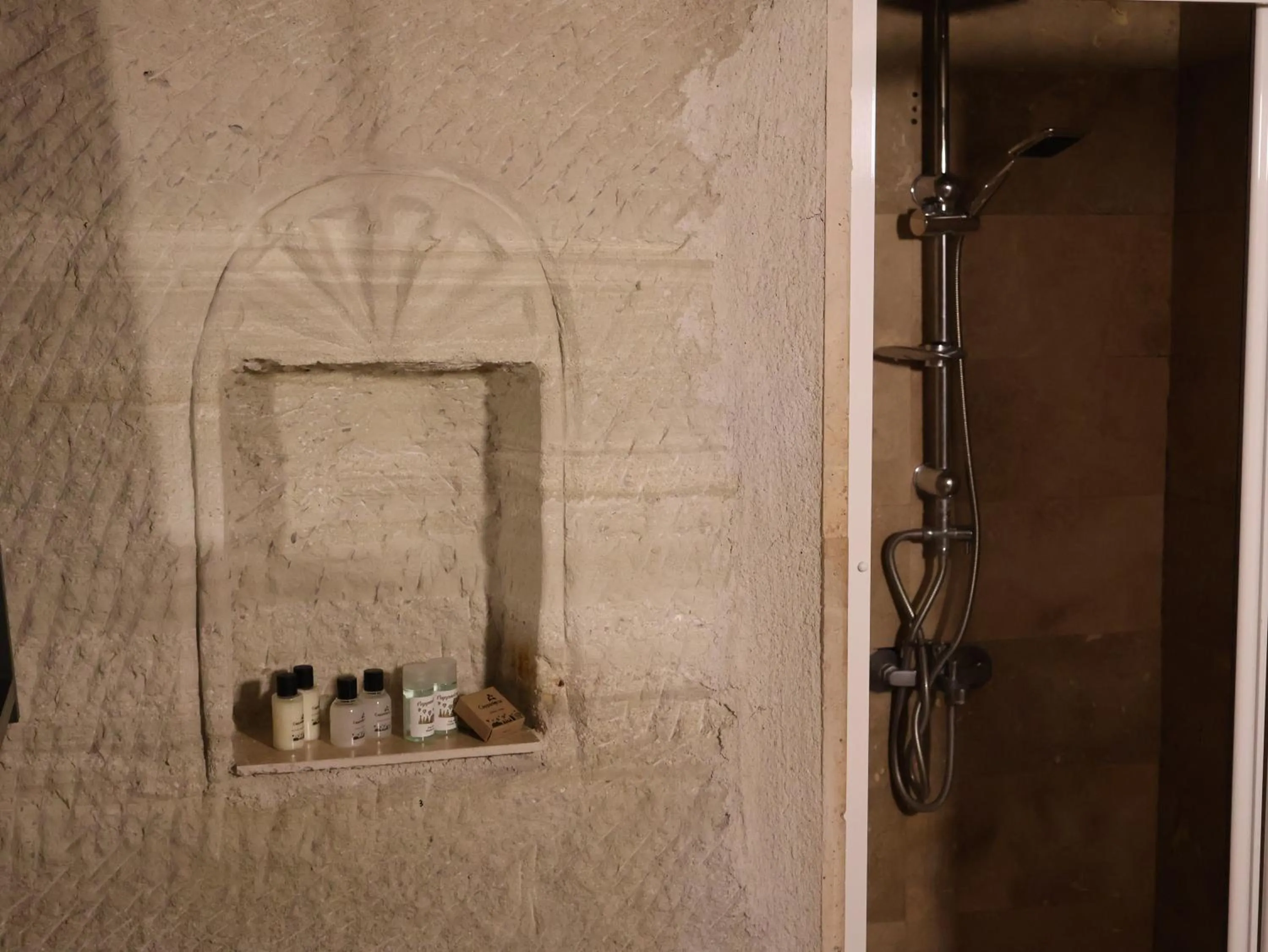 Seven Rock Cave Hotel