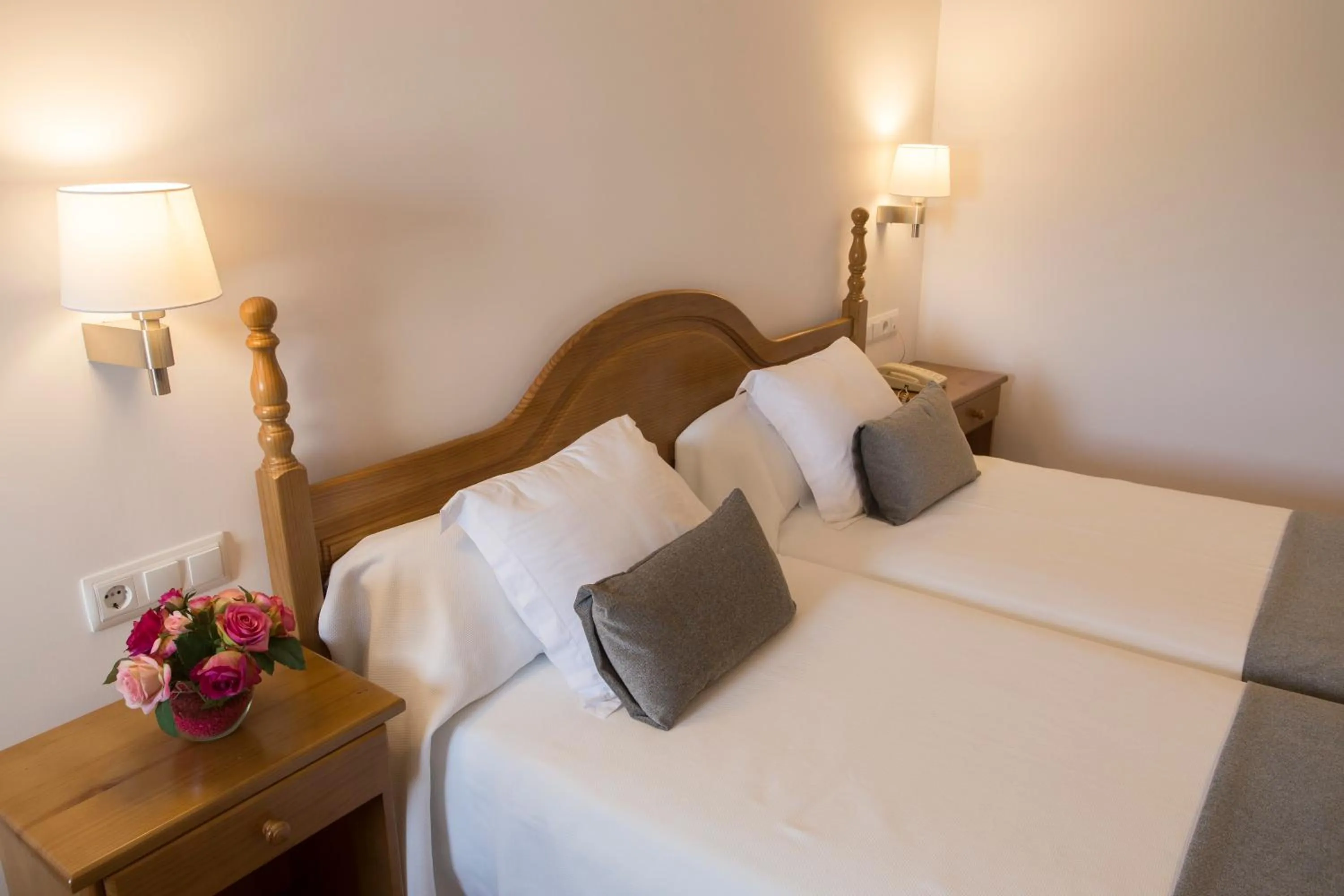 Photo of the whole room, Bed in Hotel Segle XX