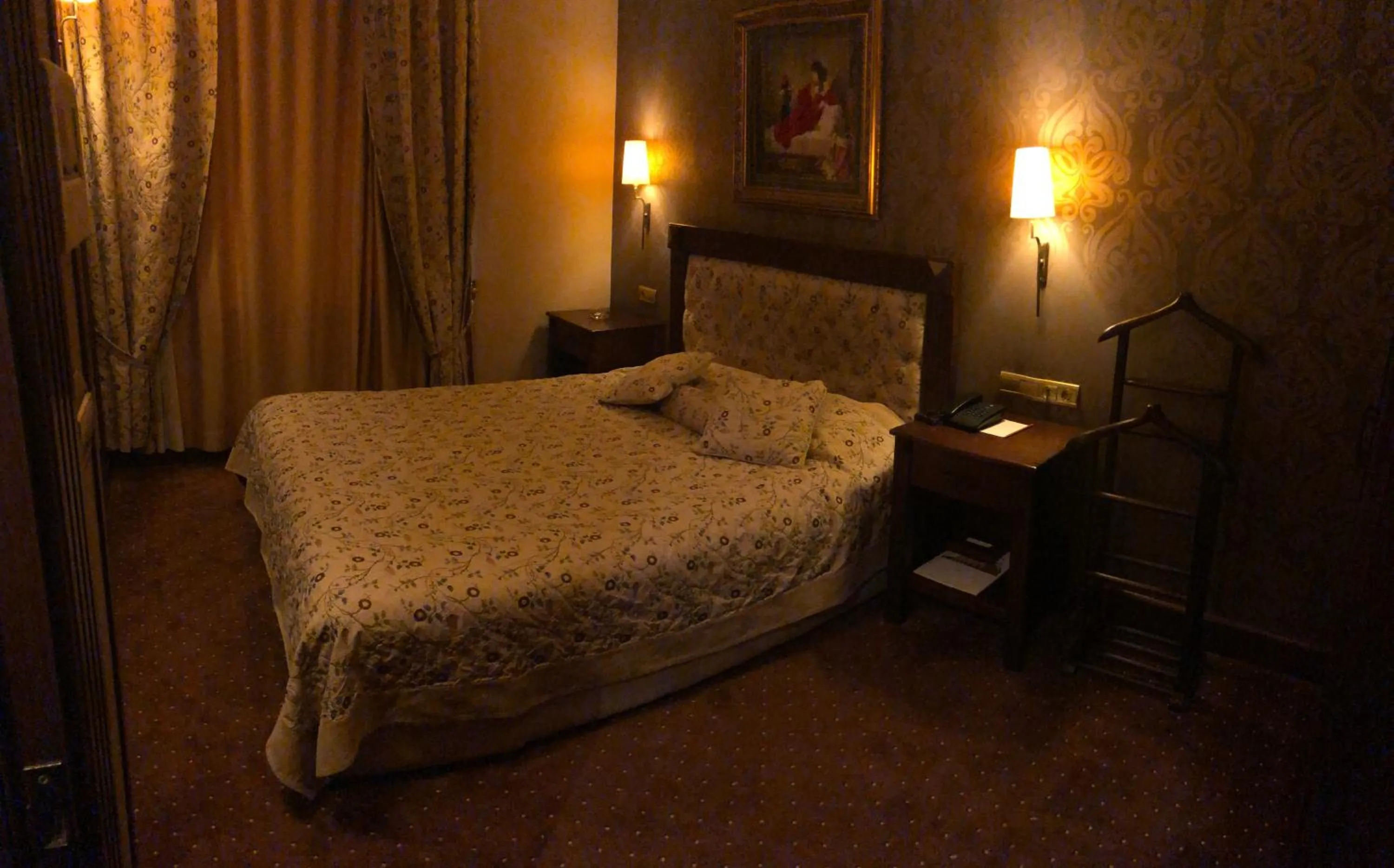 Bed in Akgun Hotel Beyazit