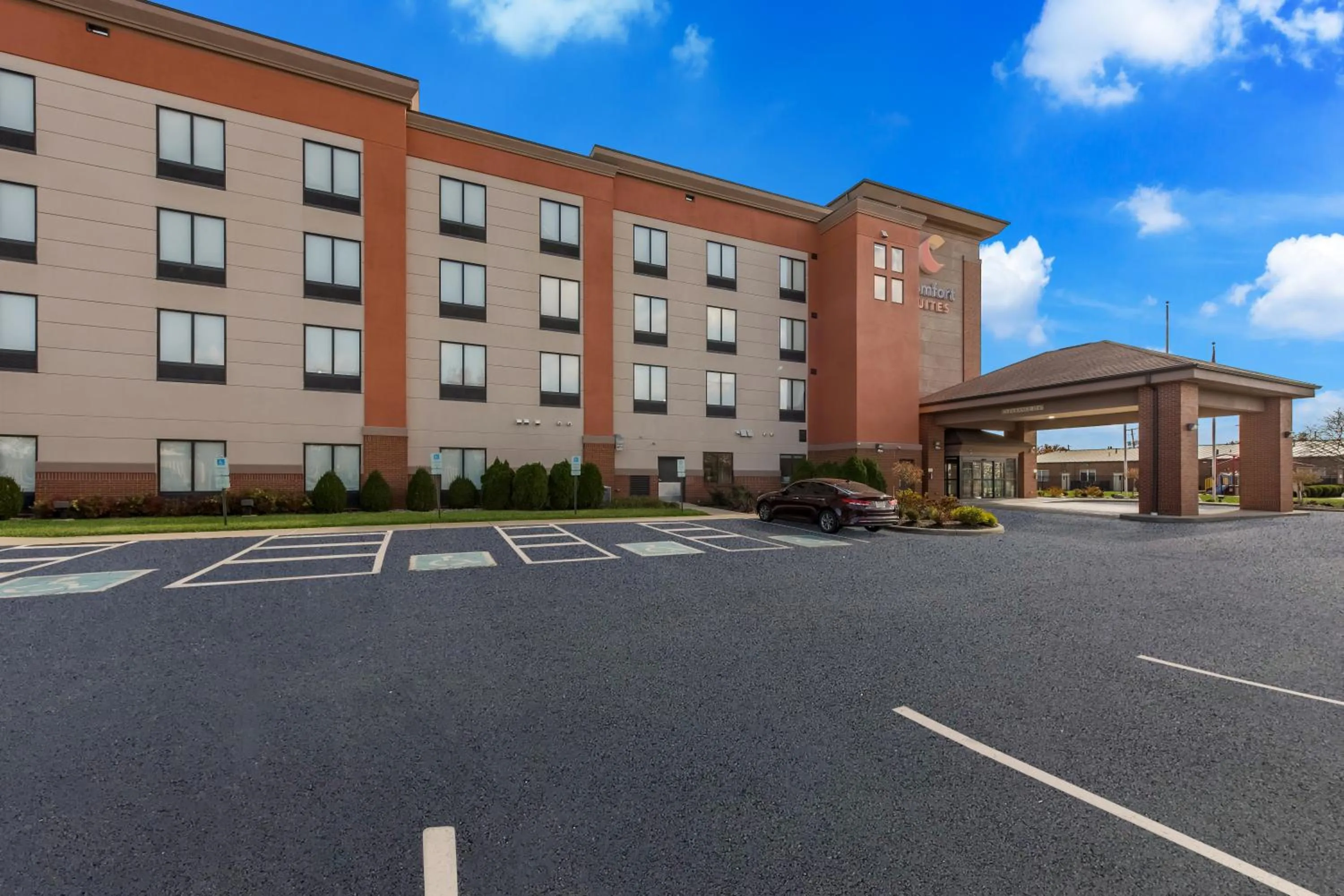 Parking in Comfort Suites Columbus East Broad