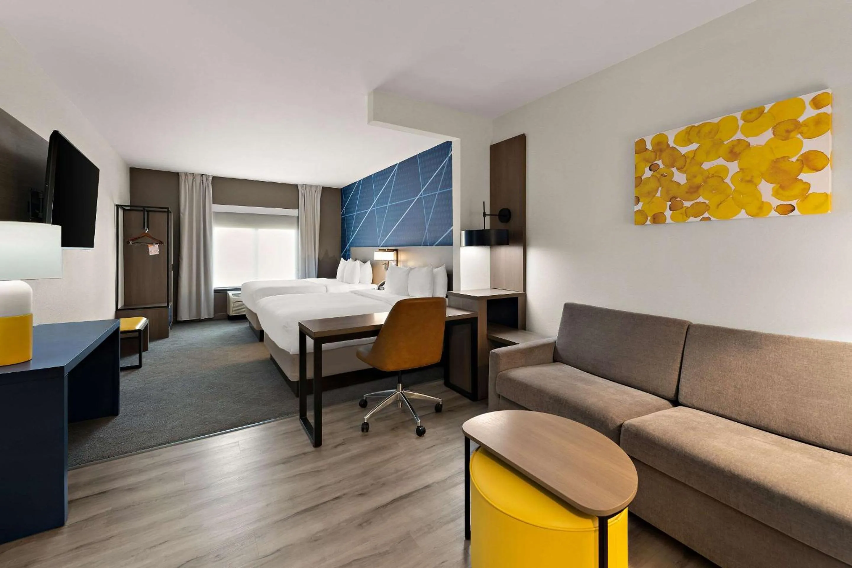 Bedroom, Bed in Comfort Suites Columbus East Broad