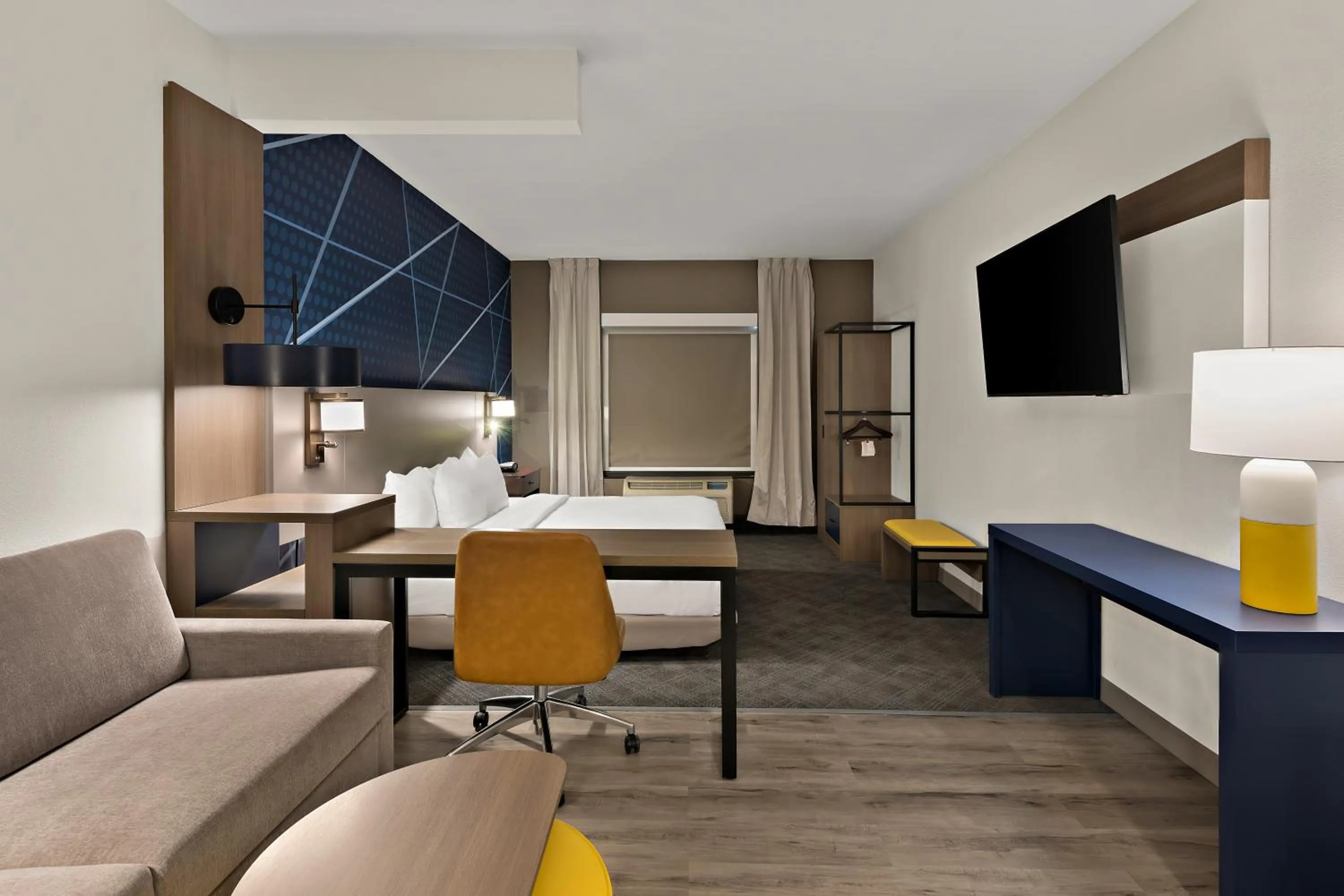 TV and multimedia in Comfort Suites Columbus East Broad