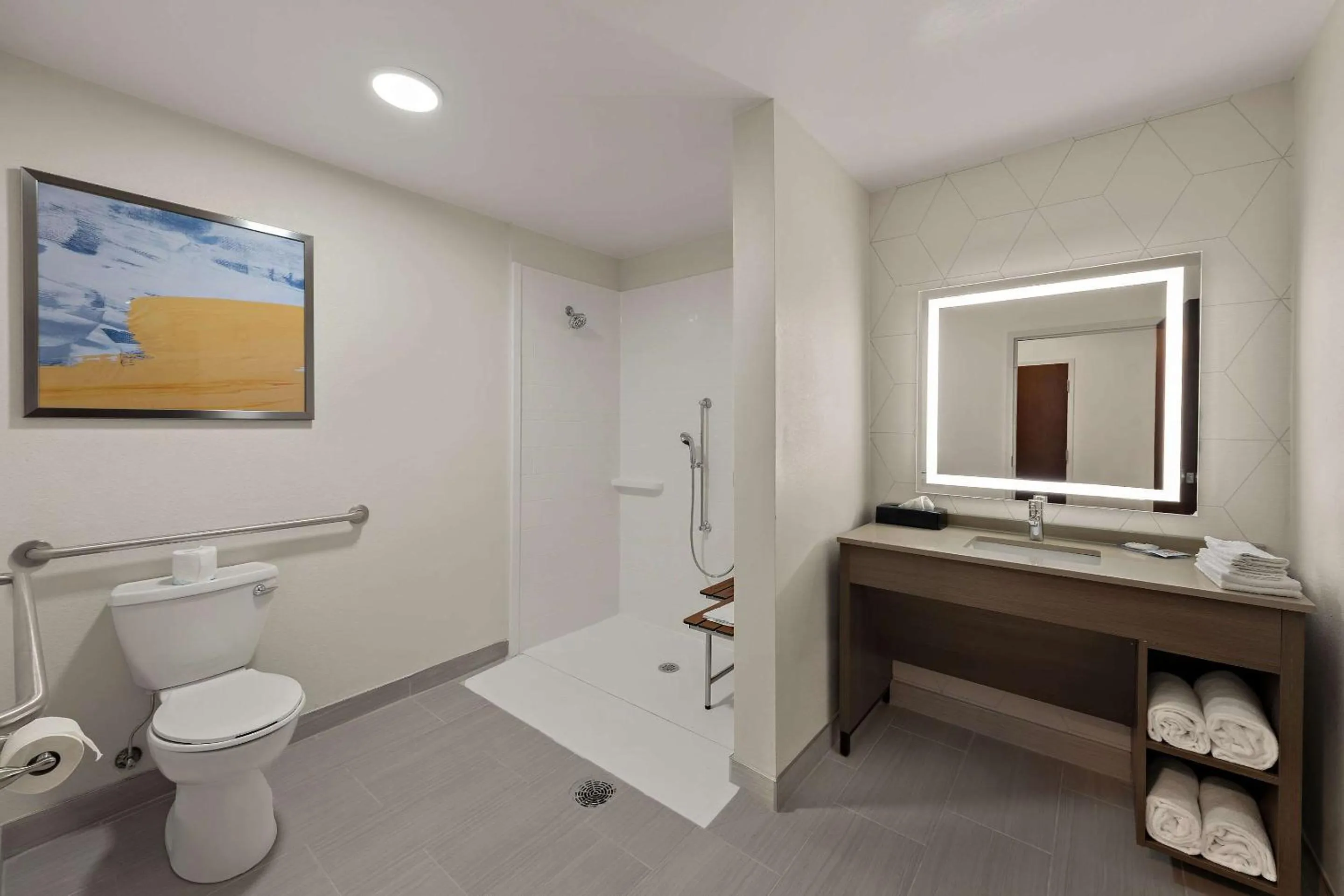 Bedroom in Comfort Suites Columbus East Broad